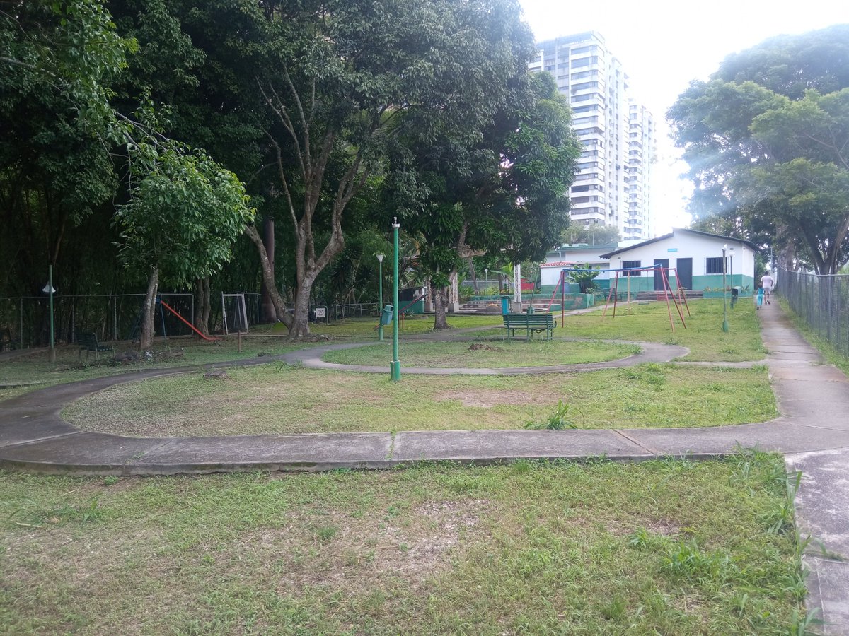neriojrp's tweet photo. @luisaguilarj @asolopra Quiero agradecer a ASOLOPRA que con  el trabajo en conjunto del Concejo Municipal, Vecinos, y Empresa Privada se logro la limpieza del parque Manuelita Sáenz en Lomas de Prados del Este. Cuando hay unión y voluntad se tienen buenos resultados!👏👏 https://t.co/2w5DPjymOg