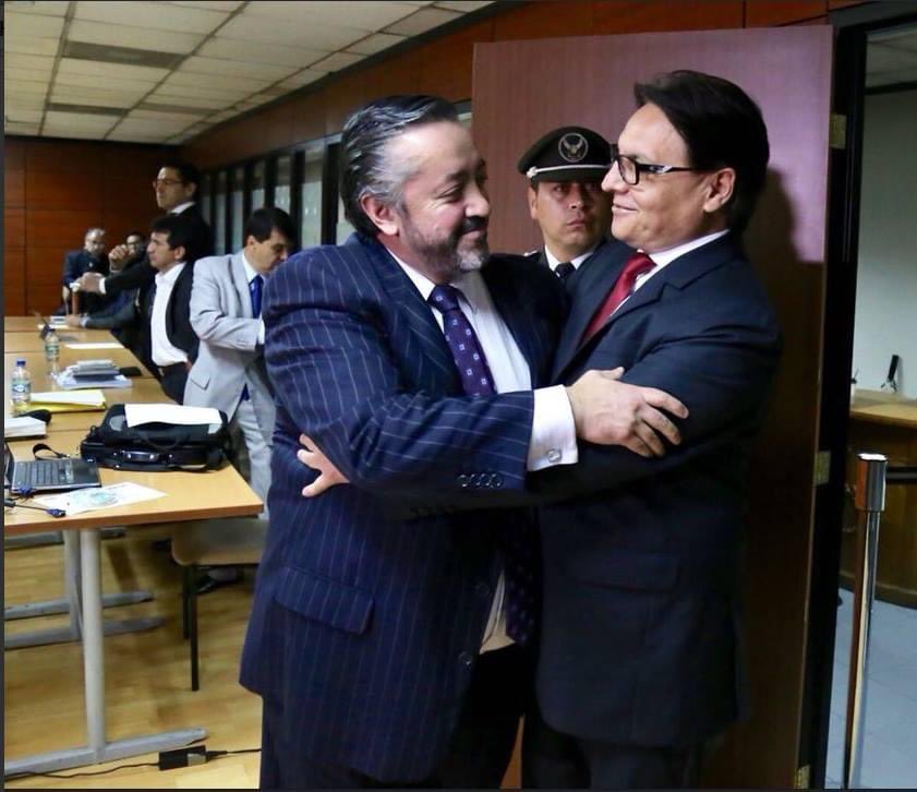 Asesinaron a mi amigo, a quien defendí de la persecución demencial de Rafael Correa y sus secuaces. No encontraron otra forma de callarle y de frenarle. Estoy enormemente triste, pero sobre todo indignado. Esto no se va a quedar así, está claro para todos quien quería silenciarle