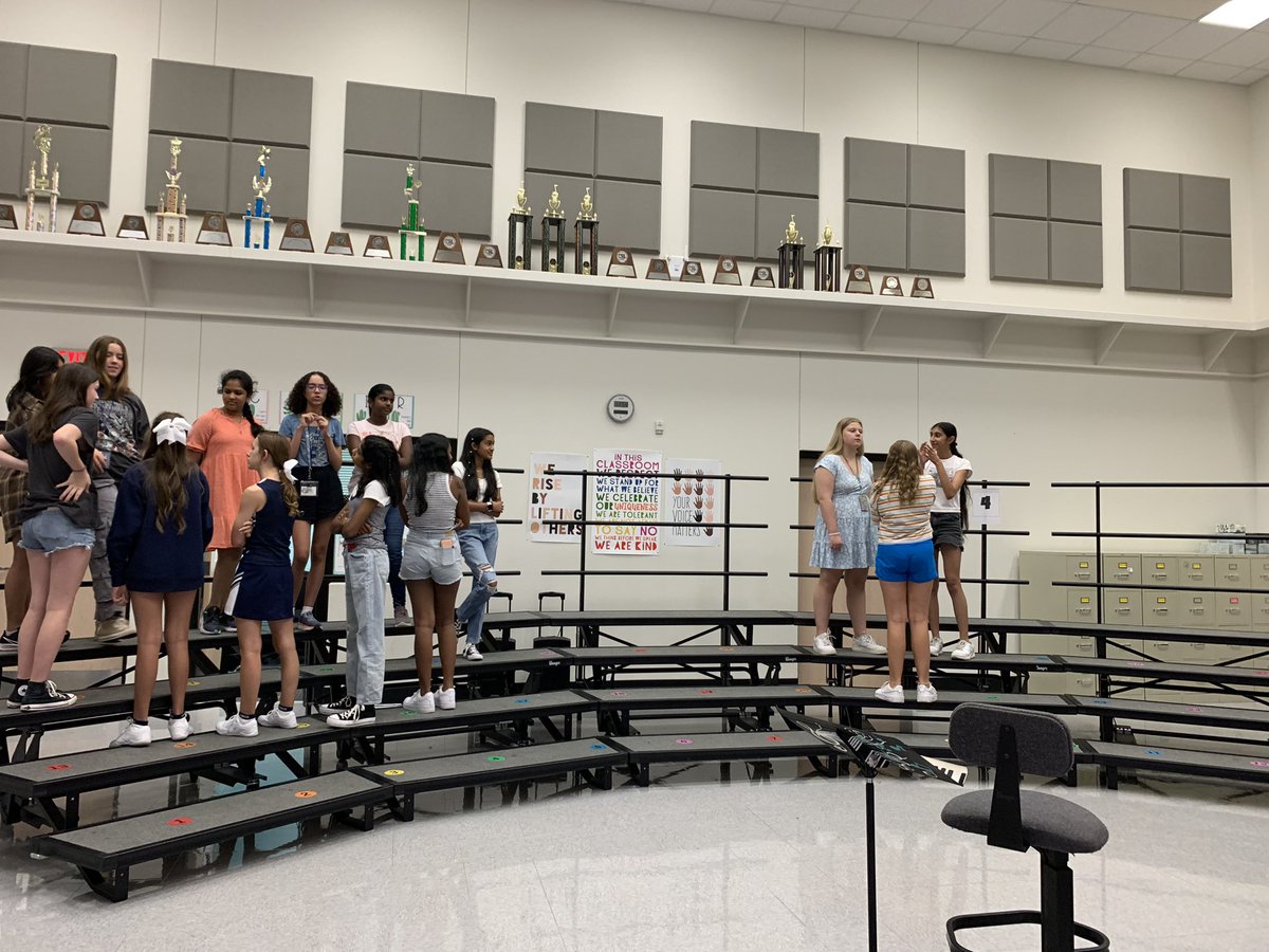 ShadowRidgeMS's tweet image. We had a great first day back with fun activities! 
#lisdb2s23