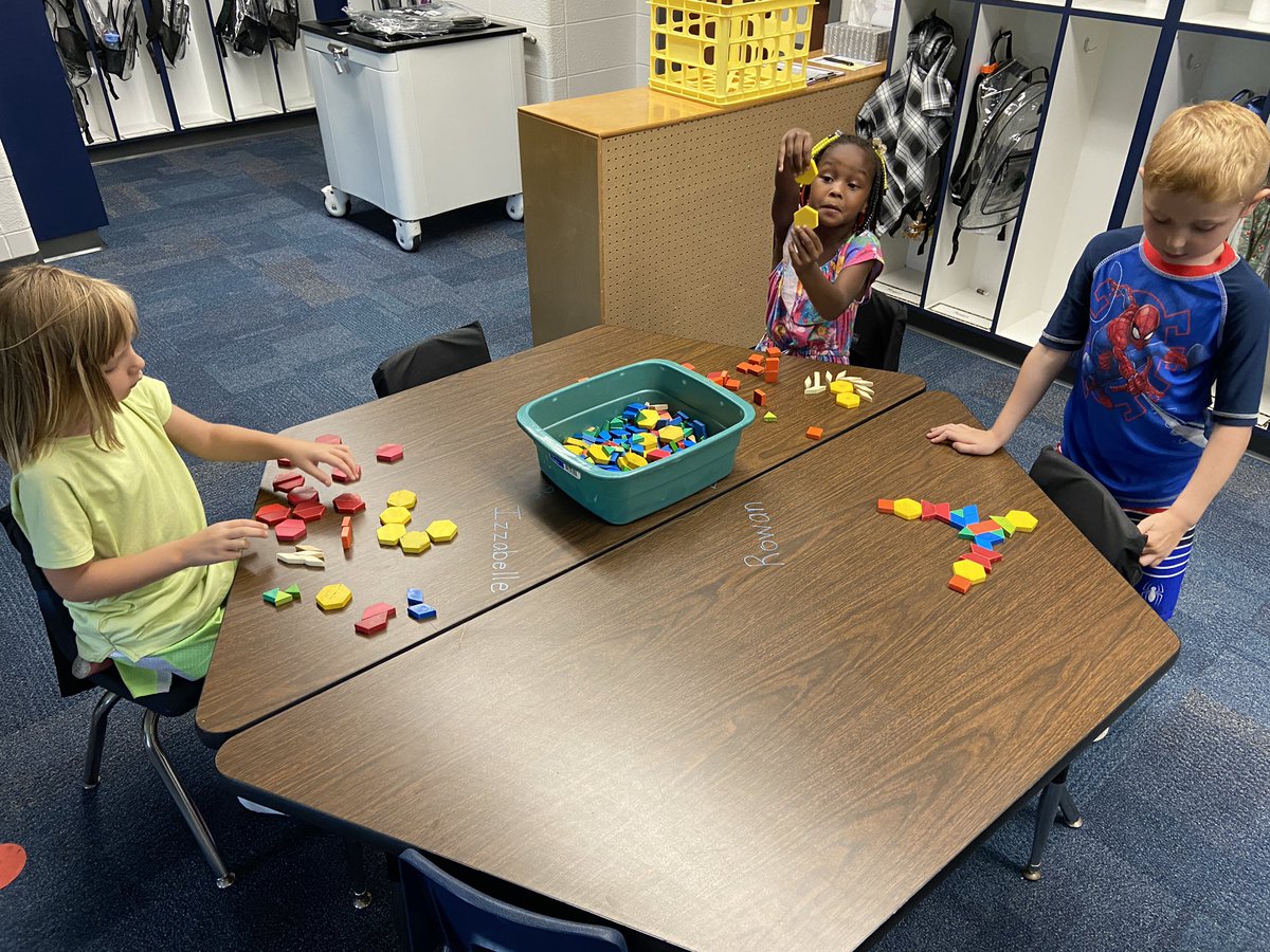 MrsTappsClass's tweet image. Introducing math stations today. Exploring with shapes and using small motor skills. @lynwood_school #decaturproud