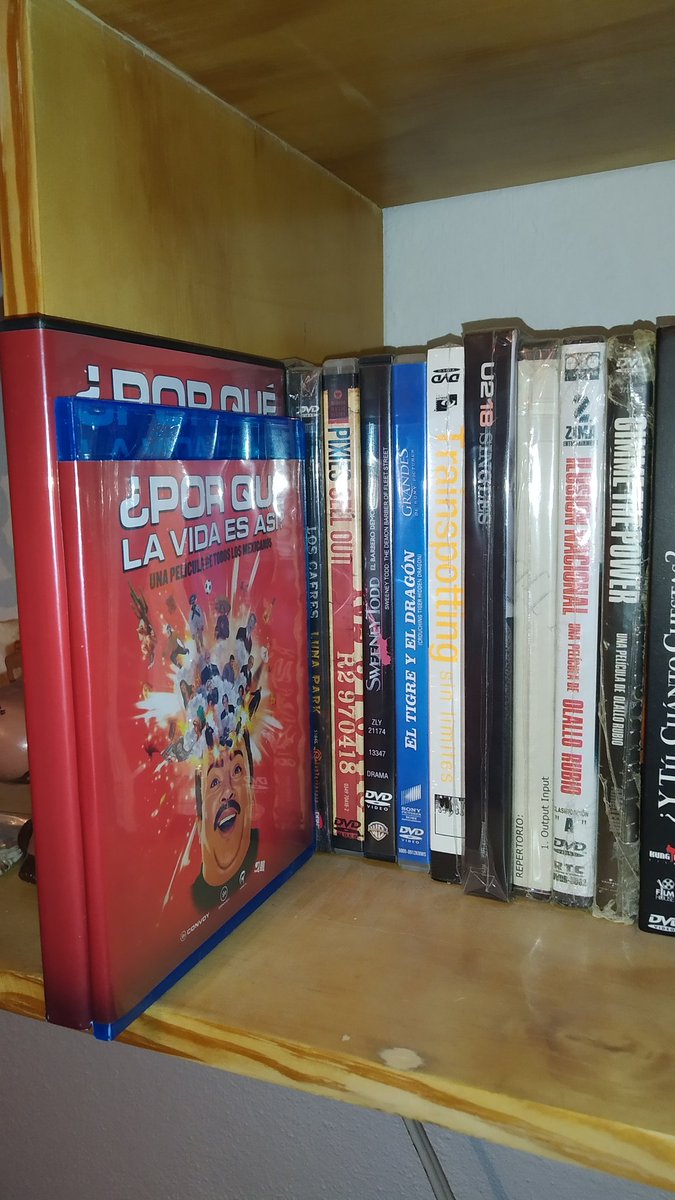 brunoagsanchez's tweet photo. Muchas gracias @convoynetwork #ConvoyFilms, profesor @ivannieblas, patronny @Olallo_Rubio, ya llegaron mis recompensas ¡!★*
#PorQuéLaVidaEsAsí https://t.co/y8nwTLD38i