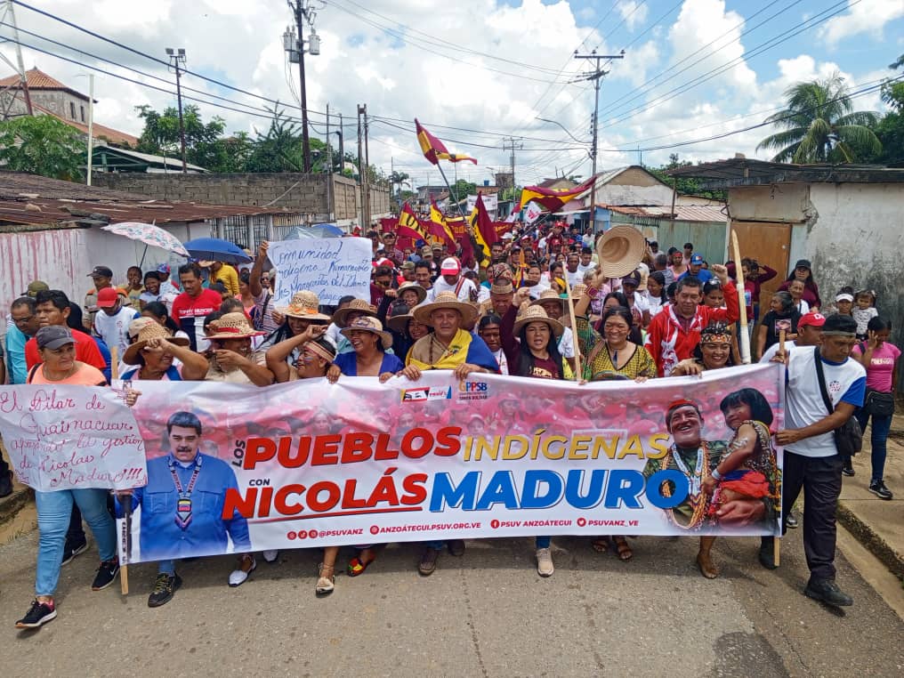 NicolasMaduro's tweet photo. “¡Pueblos Indígenas con Nicolás!” Y yo estoy con ustedes, firme, leal y comprometido en seguir construyendo una Patria Libre, de equidad y oportunidades para todas y todos. Mi saludo y reconocimiento al Pueblo de Caigua, Municipio Simón Bolívar del estado Anzoátegui. https://t.co/qIg82xh4LN