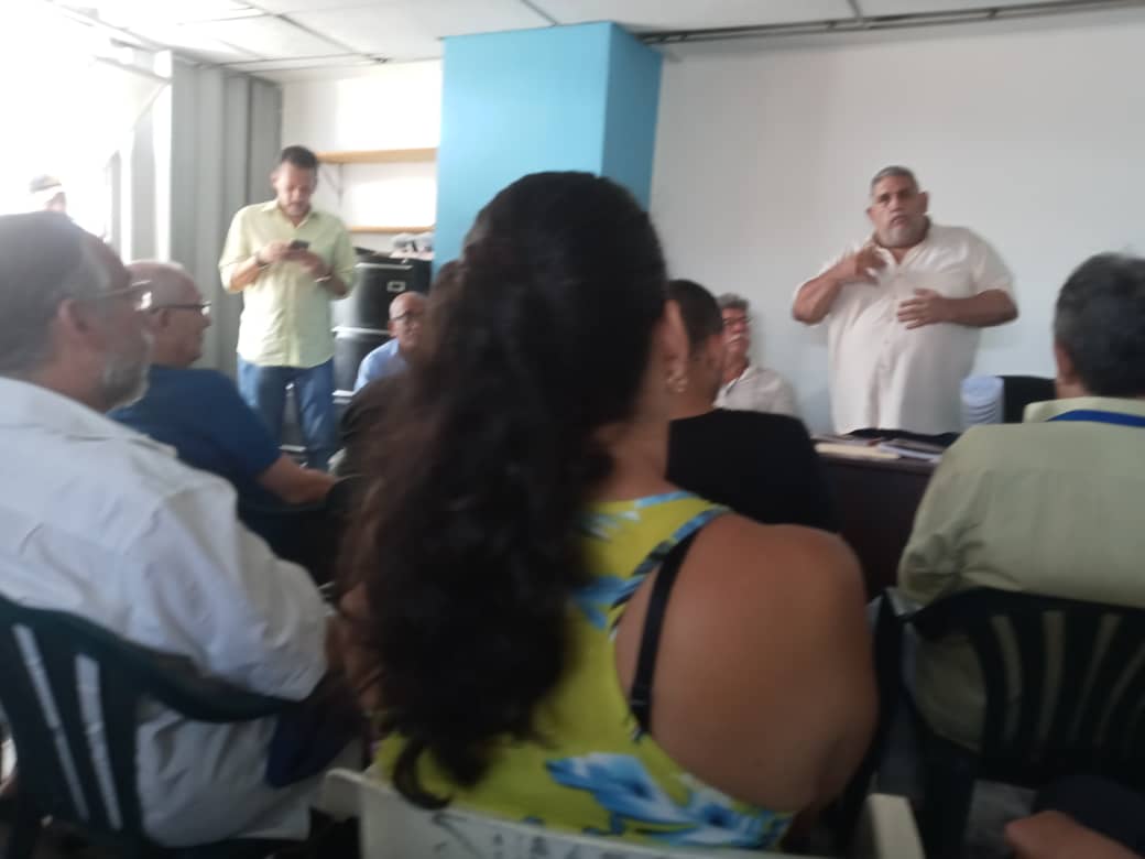 Maru72639791's tweet photo. #09ago Entrega de credenciales por parte del Concejal @goyocaribash, a   más de 20 nuevos contralores sociales de las parroquias de Caracas. 
#seguimostrabandoporCaracas https://t.co/UJC9tyjz9x