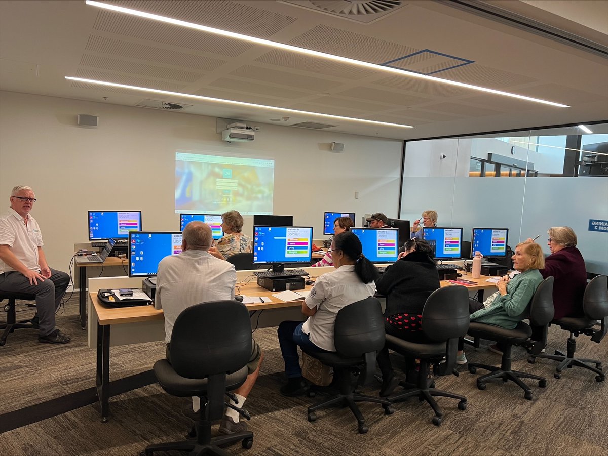 Bookeasy's tweet photo. 👨‍🏫 Here's Chris in his natural habitat, training the volunteers in recent weeks from Moreton Bay Region Industry and Tourism.

🚀Exciting times are ahead with the impending launch of bookings in their visitor centres and online, powered by #Bookeasy. https://t.co/XWcFJt4VQW