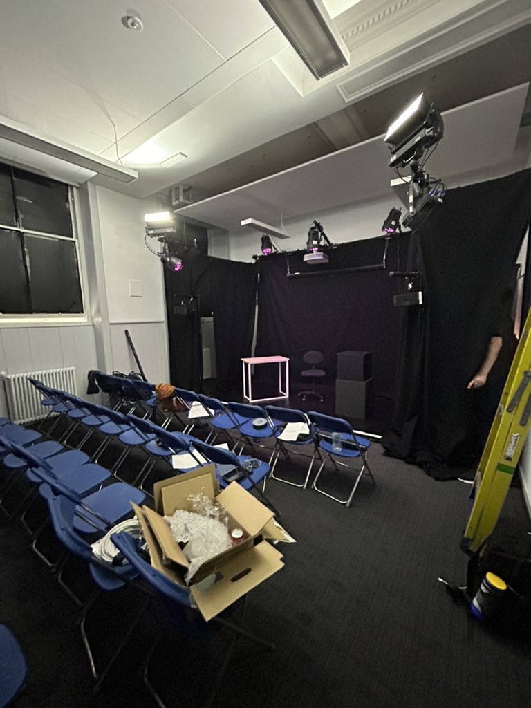 falafelemons's tweet photo. PSA #EdFringe BABES!! We are 2 wee American girlies w/ a not so wee goal to sell out all the seats for #TheTemp in our WEE 40 seat theater/classroom for 1 wee day 👯‍♀️ JOIN THE WEE MOVEMENT IF YA NASTY!!

13:40 @Gildedballoon Patter Hoose!
#edfringe23 #theater #comedy #slaymama!! https://t.co/Gma3AaEawJ
