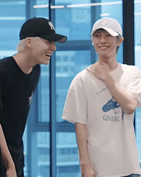 renjun and jeno really be yin and yang every dance practice 😆

✓ ridin'
✓ glitch mode
✓ beatbox
✓ best friend ever
🆕 istj