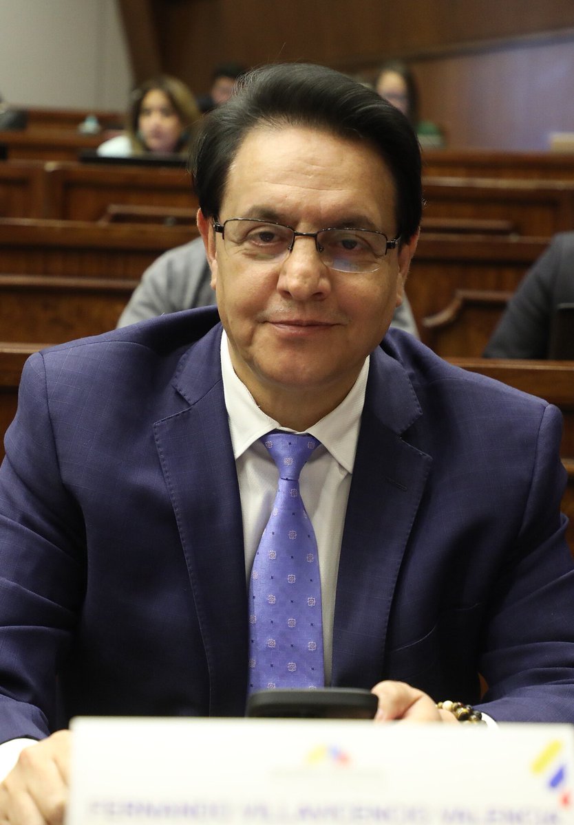 🚨| Fernando Villavicencio, senador y periodista de profesión, era el candidato presidencial en segundo lugar según los sondeos más recientes en Ecuador 🇪🇨 superado solo por la candidata comunista, Luisa González seguidora del Correismo. ¡Este es un crimen de la izquierda!