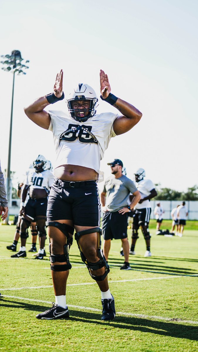 ROO TO THE QUES!! @UCFQues ⚔️ @UCF_Football #TheNotoriousDogPound @CeliscarJoshua 🐶⚡️