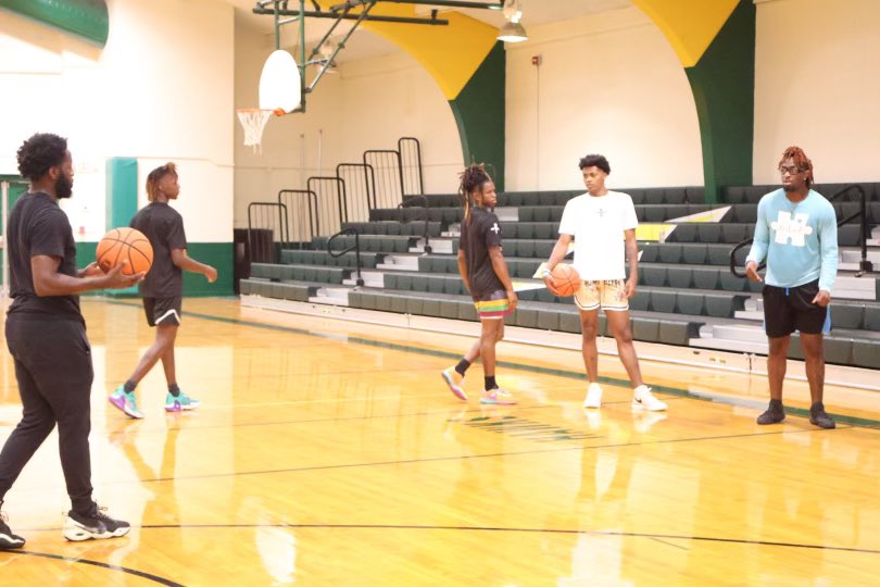 CoachTWJP's tweet photo. Jp Training College Day Workout: 
Kenneth Montgomery 
Cj Scott
Christian Yates 
Tyren Thomas

I love being able to be a resource to basketball players in my area, that are getting the opportunity to play at the next level. We went through a high intense workout. https://t.co/goBCIF4nJm
