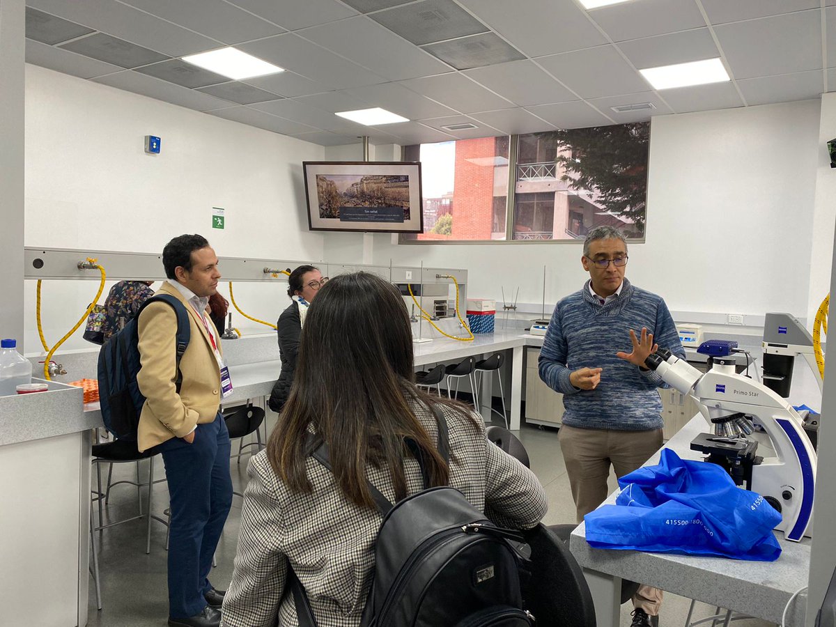 ascifcolombia's tweet photo. #Hoy nuestra directora ejecutiva @ClaraRSerrano acompaño el recorrido programado en 3️⃣ de las universidades de Bogotá que hacen parte de la iniciativa #ClousterFarmacéutico de la @camaracomerbog @ascolprofar #ASCIF ¡Avanzamos en las alianzas para la investigación y desarrollo! ✅ https://t.co/VyQ1DlWS51