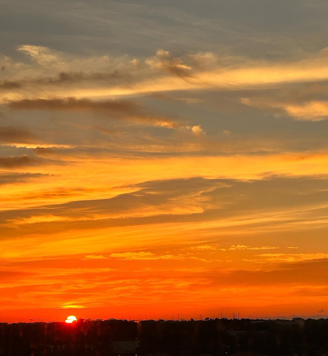KTERR079's tweet photo. 🌅🧡💖💙 https://t.co/anMcDQmzSc