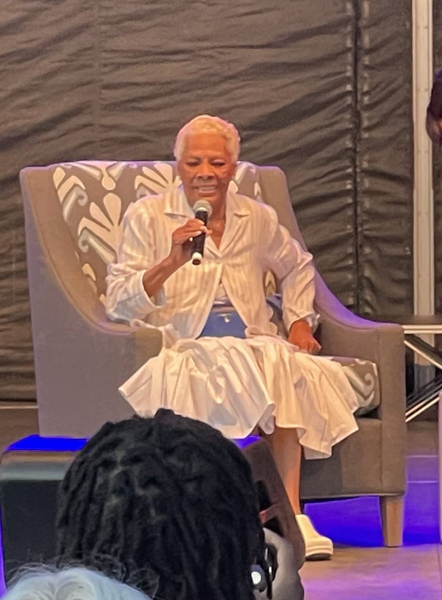 An evening with woman, activist and legend ⁦<a href="/dionnewarwick/">Dionne Warwick</a>⁩ ⁦<a href="/FreemanStage/">Freeman Arts Pavilion</a>⁩ What a privilege and honor! 😁🥰