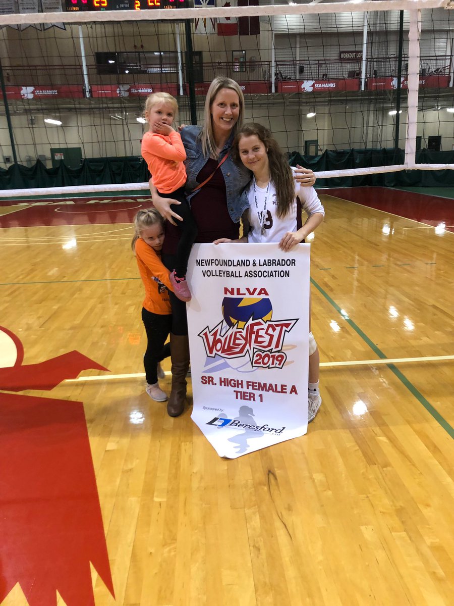 Love to see so many former Pioneers this week at <a href="/MUNathletics/">Memorial Sea-Hawks</a> Sea Hawks Girls Soccer Camp⚽️

<a href="/zoerowe99/">Zoë Rowe</a> I think Maddie is catching up to you❤️