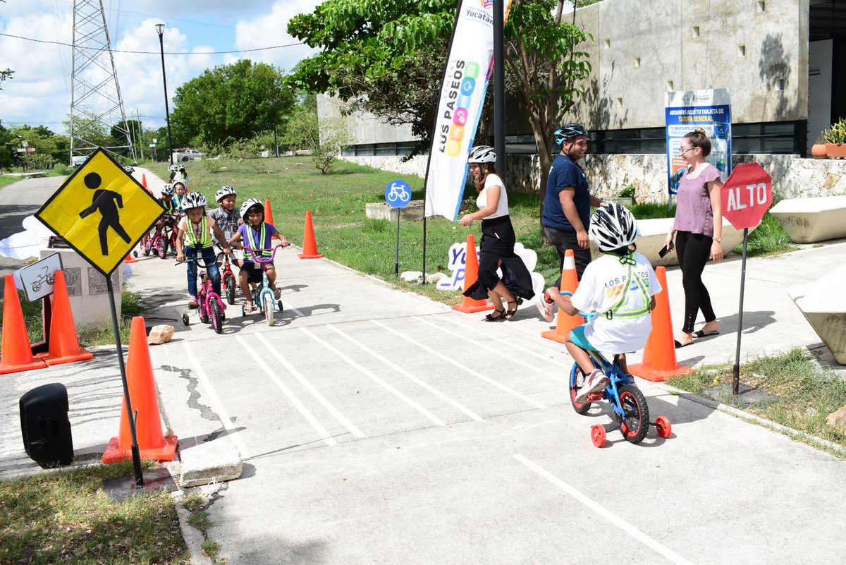 ImdutYucatan's tweet photo. ¡Llegó La Biciescuela para niñas y niños!🧒🏻👦🏻🚲

Es mucho más que aprender a pedalear. Es una experiencia que promueve el desarrollo físico, promueve la seguridad vial, fomenta la interacción social y la confianza y autonomía de las y los niños. 🚴‍♀️🚴‍♂️🎉 https://t.co/lMlnw06cLM