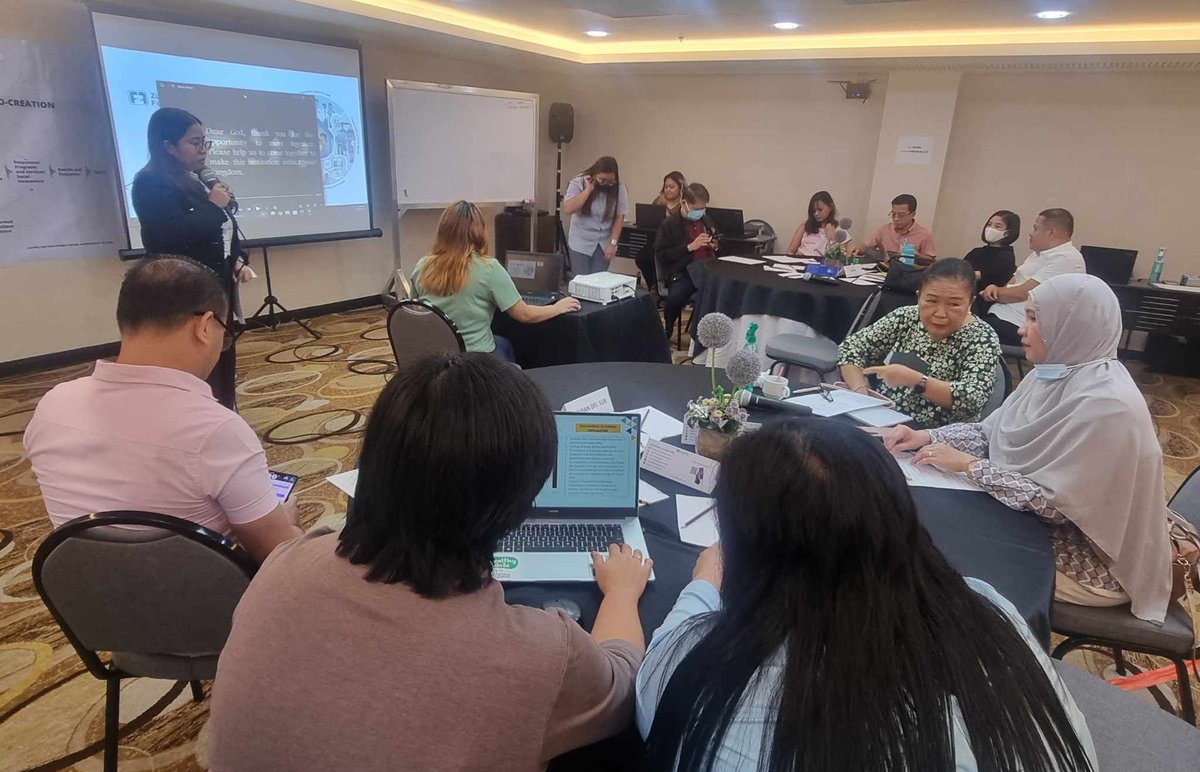 ZFF_foundation's tweet photo. HAPPENING NOW:
Executive Session 2 of the Provincial Leadership and Governance Program with the Governors and health team of Aklan and Agusan del Sur. The session starts with the Welcome Message of Mr. Austere Panadero, President of ZFF.
#ZFF4UHC
#Partners4UHC
#BayangMalusog https://t.co/2OyCecKCIy