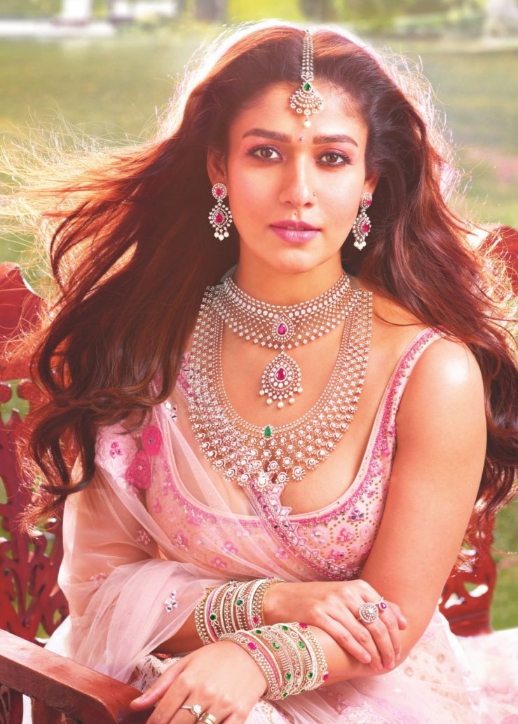 KollywoodCinima's tweet photo. #LadySuperstar #Nayanthara Gorgeous Look 😍

@NayantharaU #KollywoodCinima https://t.co/h78MqcBJ9J