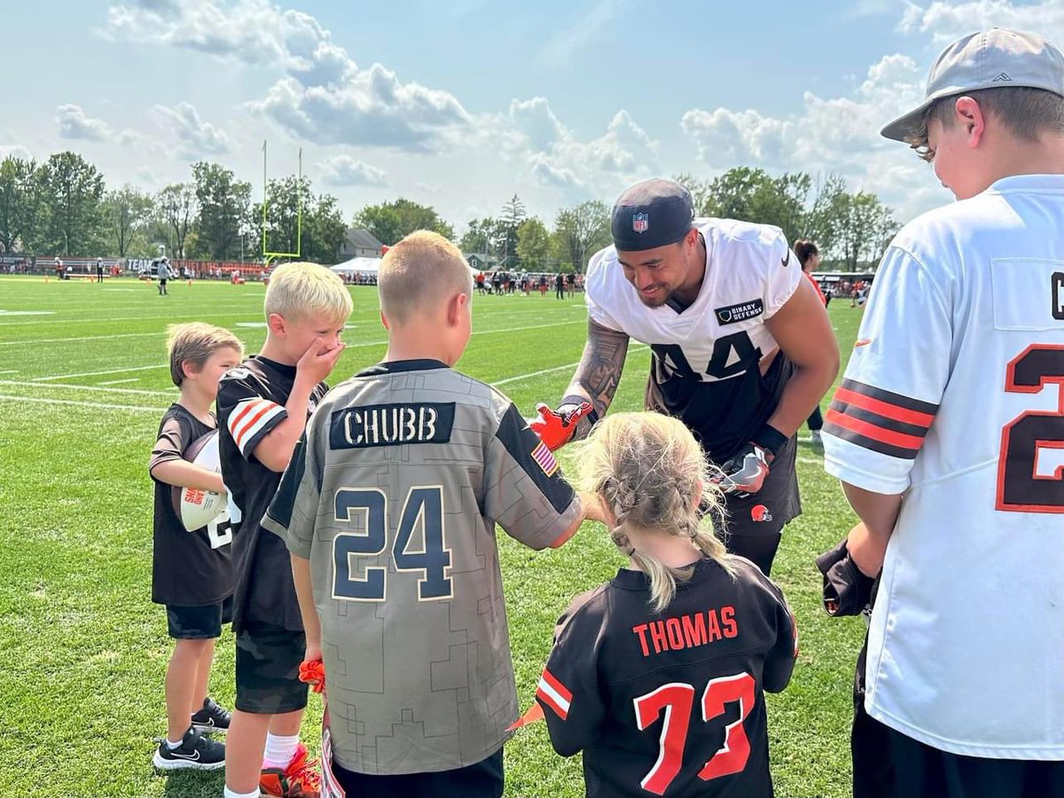 cjwilliams0820's tweet photo. Huge thanks to @STakitaki for making my sons day today!  #Fan4Life #GoBrowns https://t.co/91VzHmpdXM