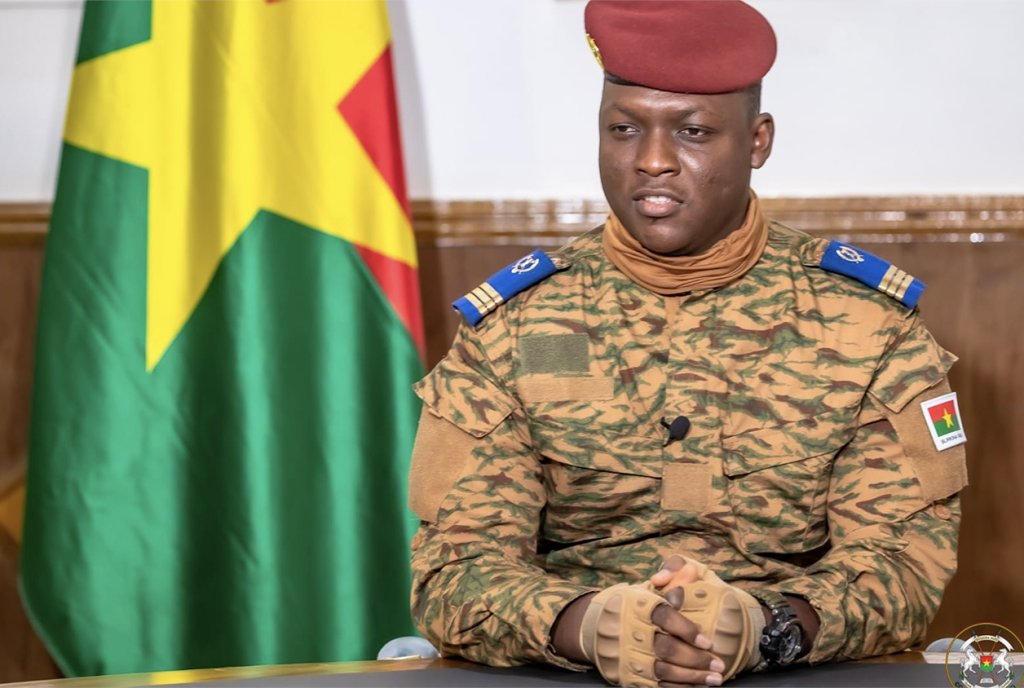 L_ThinkTank's tweet photo. [  🇧🇫 BURKINA FASO ]

🔸 « Si 63 ans d'aide française n'ont pas permis au Burkina Faso de se développer alors qu'on les recevait chaque année, je ne crois pas que leur absence puisse nous être fatale, au contraire leur absence va nous mettre au travail. » - Ibrahim Traoré. https://t.co/vcBrqCvaaM
