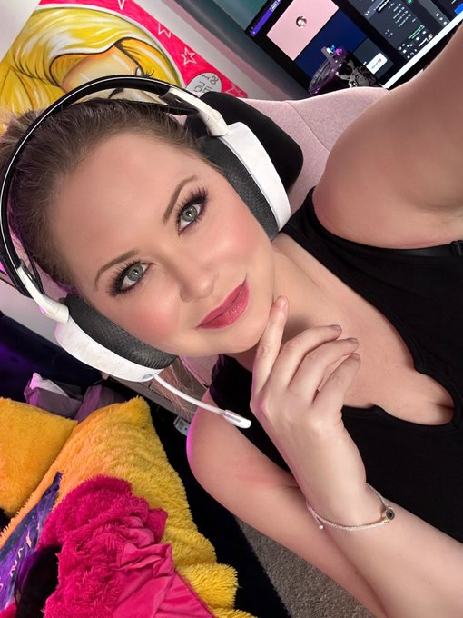 Going live at 6pst! Hopefully smash some keys and get my 2800io tonight! https://t.co/2X7Sq6rd8B #twitch<a href="/tag/gamer"class="tags"><span>#gamer</span></a><a href="/tag/worldofwarcraft"class="tags"><span>#worldofwarcraft</span></a><a href="/tag/twitch"class="tags"><span>#twitch</span></a>