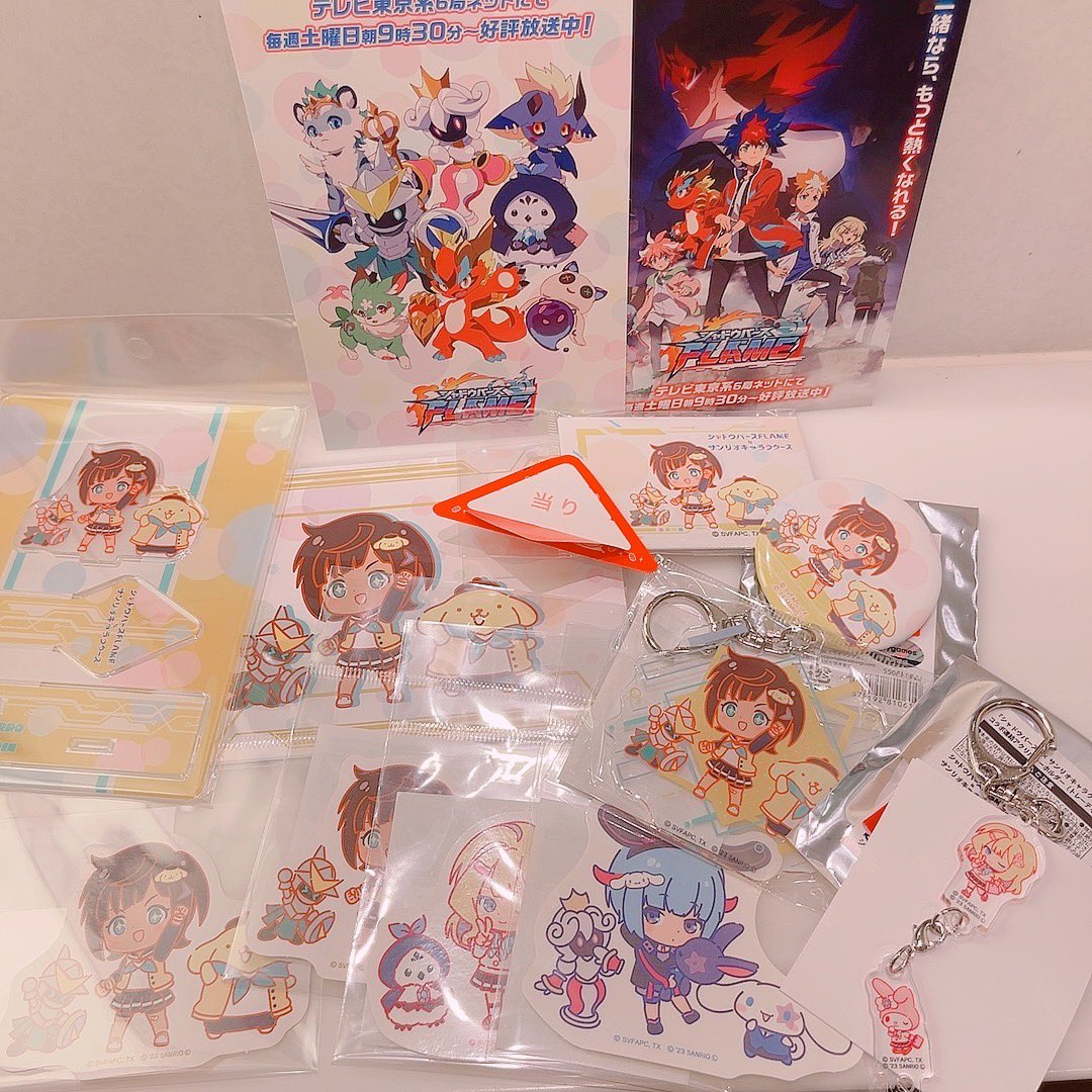 「缶バッジレンちゃん引けたよ〜! チャームはツバサ先輩! イベント当り券どうしよう」|紅月みいのイラスト
