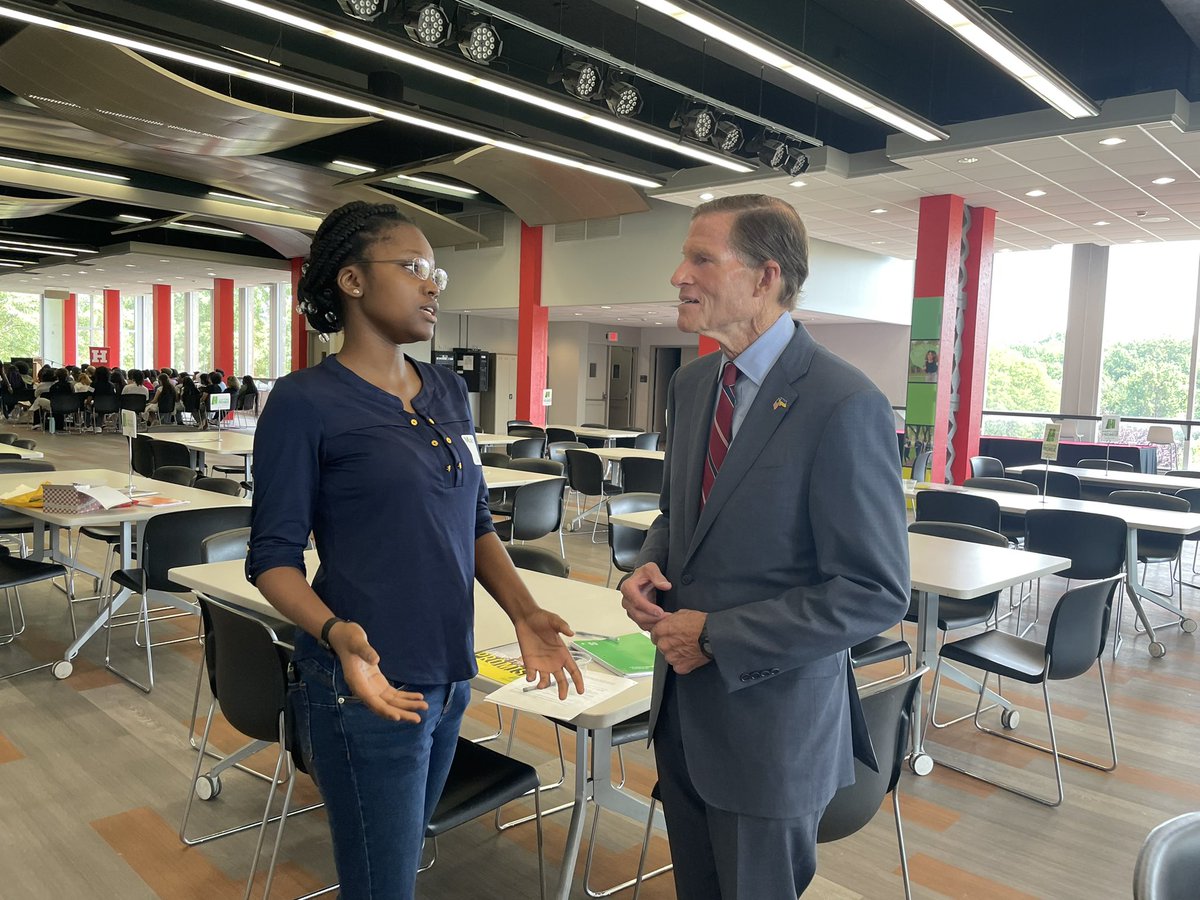 HartfordPromise's tweet photo. .@SenBlumenthal talking with #PromiseScholars and #Promisecoaches about their interests, their colleges, and what they are doing now. #PromiseScholarDay https://t.co/s8h6hn2GVL