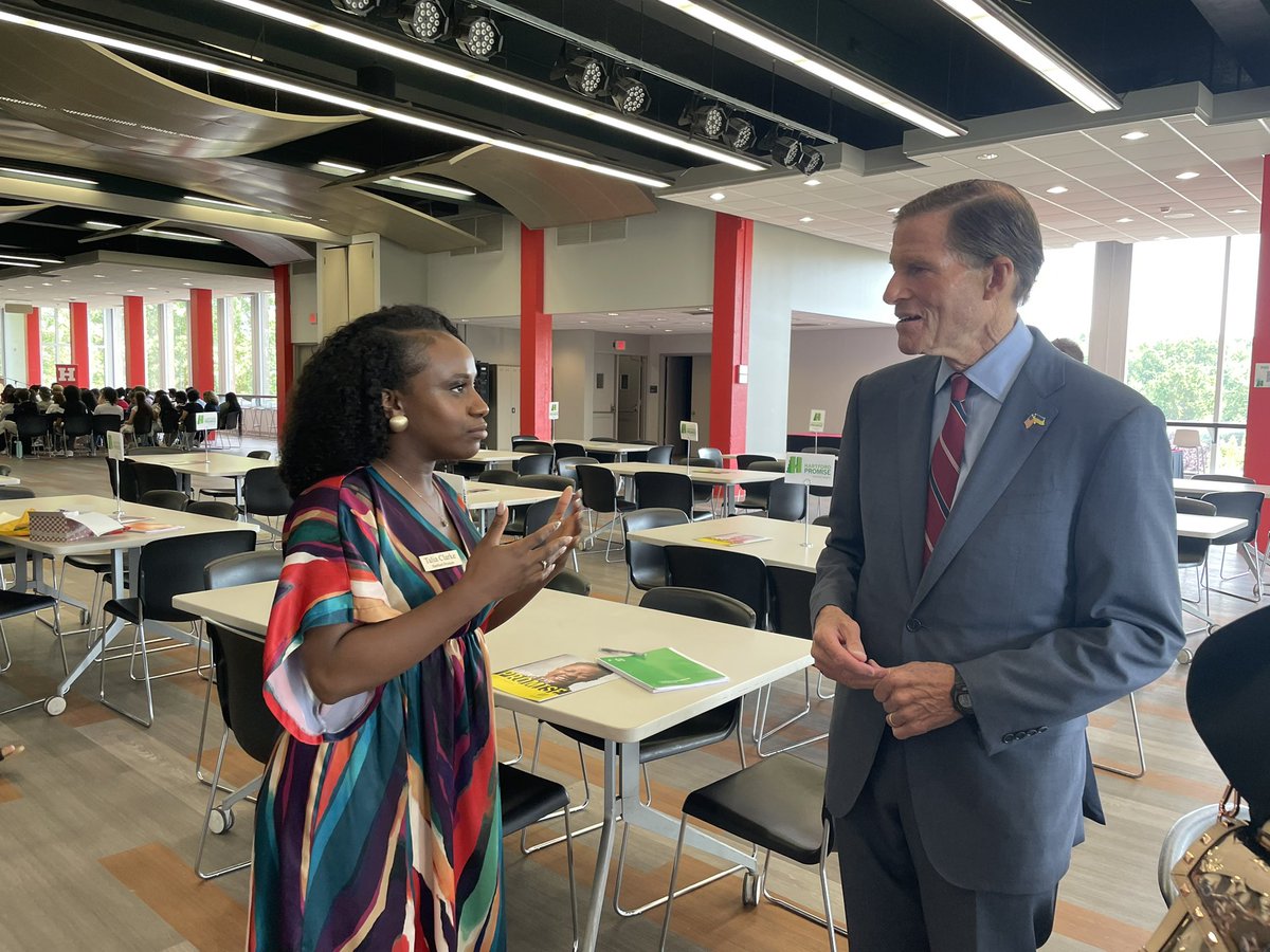 HartfordPromise's tweet photo. .@SenBlumenthal talking with #PromiseScholars and #Promisecoaches about their interests, their colleges, and what they are doing now. #PromiseScholarDay https://t.co/s8h6hn2GVL