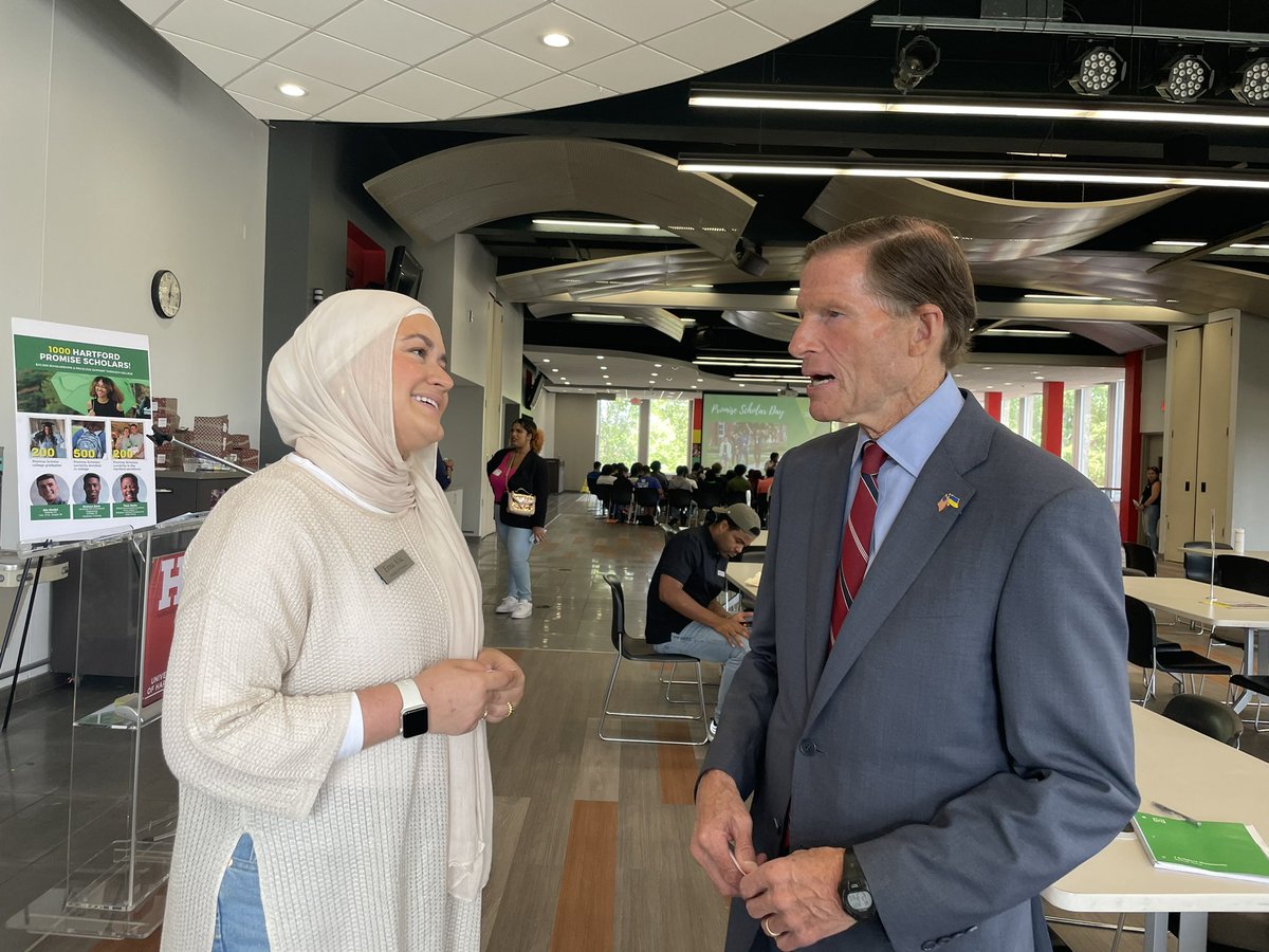 HartfordPromise's tweet photo. .@SenBlumenthal talking with #PromiseScholars and #Promisecoaches about their interests, their colleges, and what they are doing now. #PromiseScholarDay https://t.co/s8h6hn2GVL