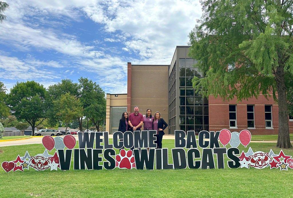 Welcome back Vines Wildcats! 🎒📚 Great first day with the BEST team!♥️ #LevelUpPlanoISD <a href="/Plano_Schools/">Plano ISD</a>
