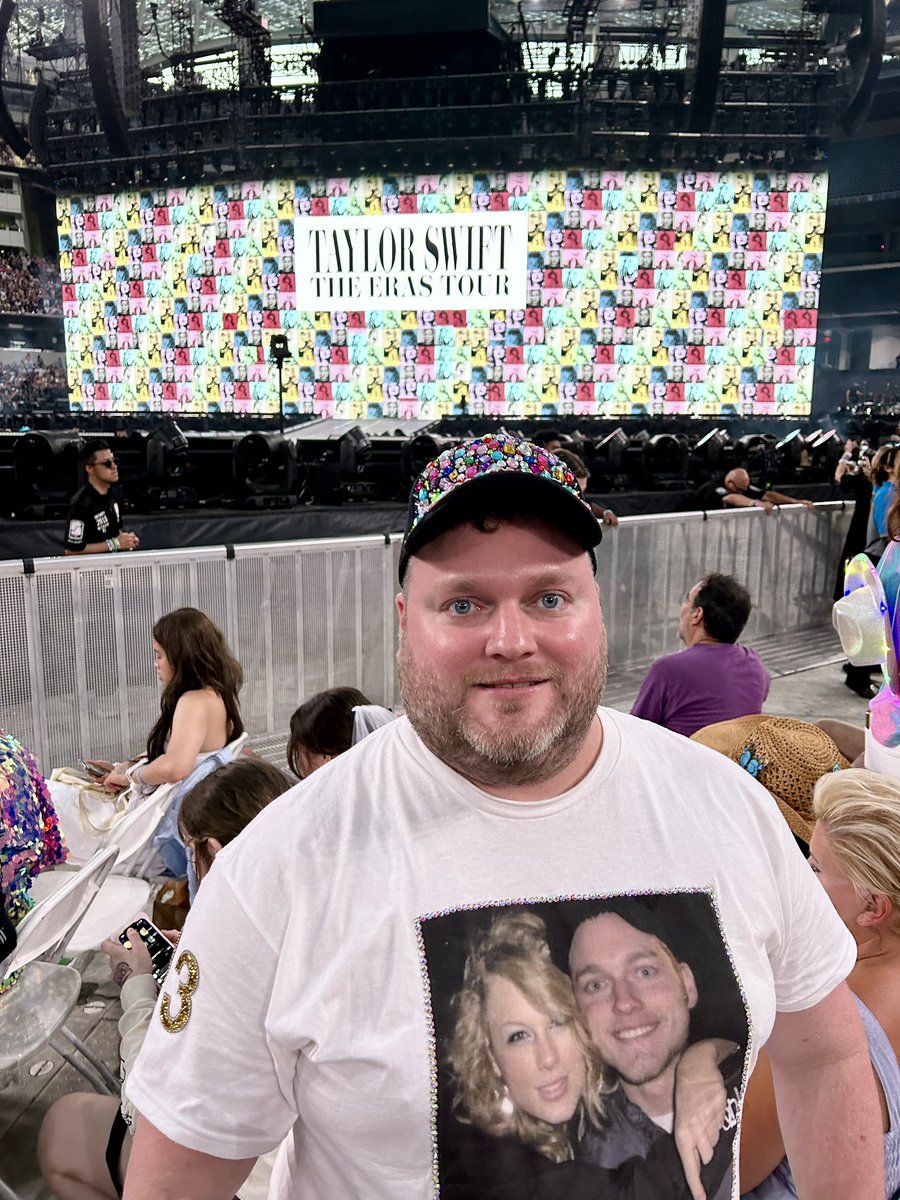 c_mccraw's tweet photo. 17 years later…. I had the most flawless night. #ErasTour @SoFiStadium @taylornation13 @taylorswift13 @tswifterastour https://t.co/ytR6Fpha2W