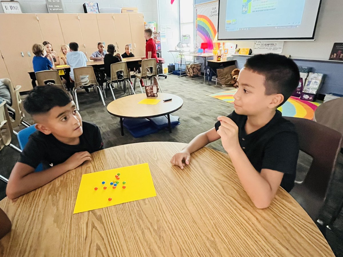 MariaTeros's tweet image. Big smiles on the first day of school! Yay to making new friends and getting to know them. ❤️ #PFEishappy @4thgradepfe @HumbleISD_PFE