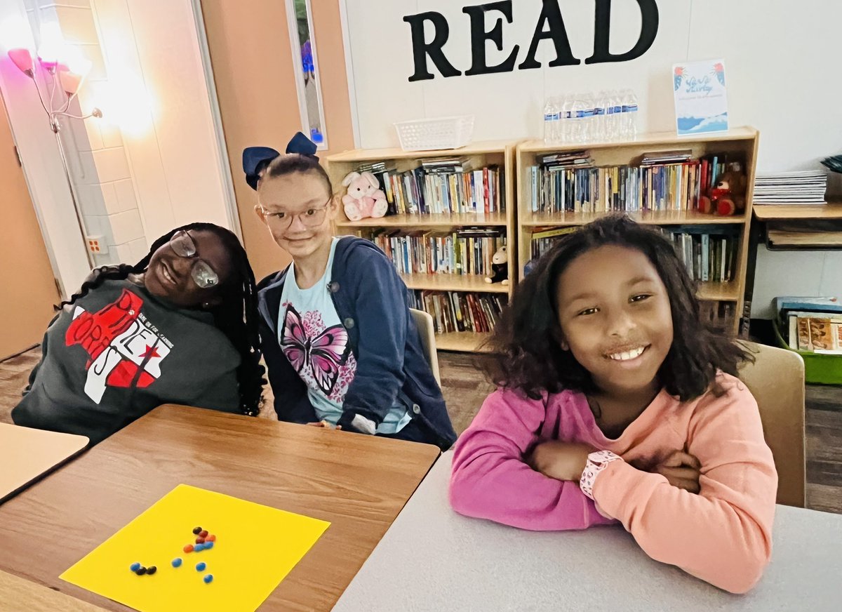 MariaTeros's tweet image. Big smiles on the first day of school! Yay to making new friends and getting to know them. ❤️ #PFEishappy @4thgradepfe @HumbleISD_PFE