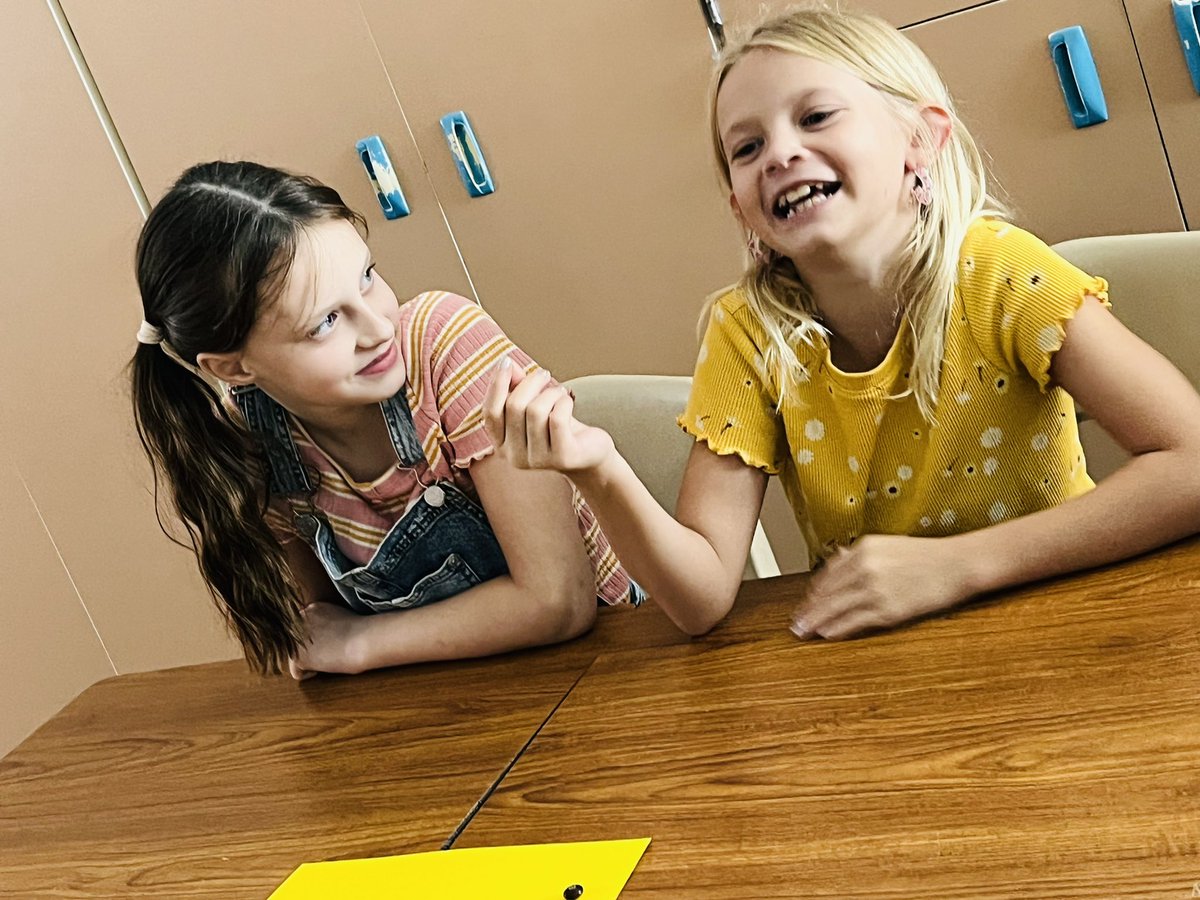 MariaTeros's tweet image. Big smiles on the first day of school! Yay to making new friends and getting to know them. ❤️ #PFEishappy @4thgradepfe @HumbleISD_PFE