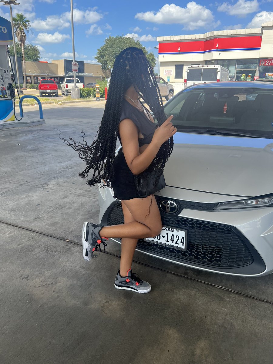 theminiprxncess's tweet photo. youngest going in bitch i make it look EASY 🫦 #happybirthdaytoME 🤩 #DESDAY ♌️ https://t.co/43EIJahxJA