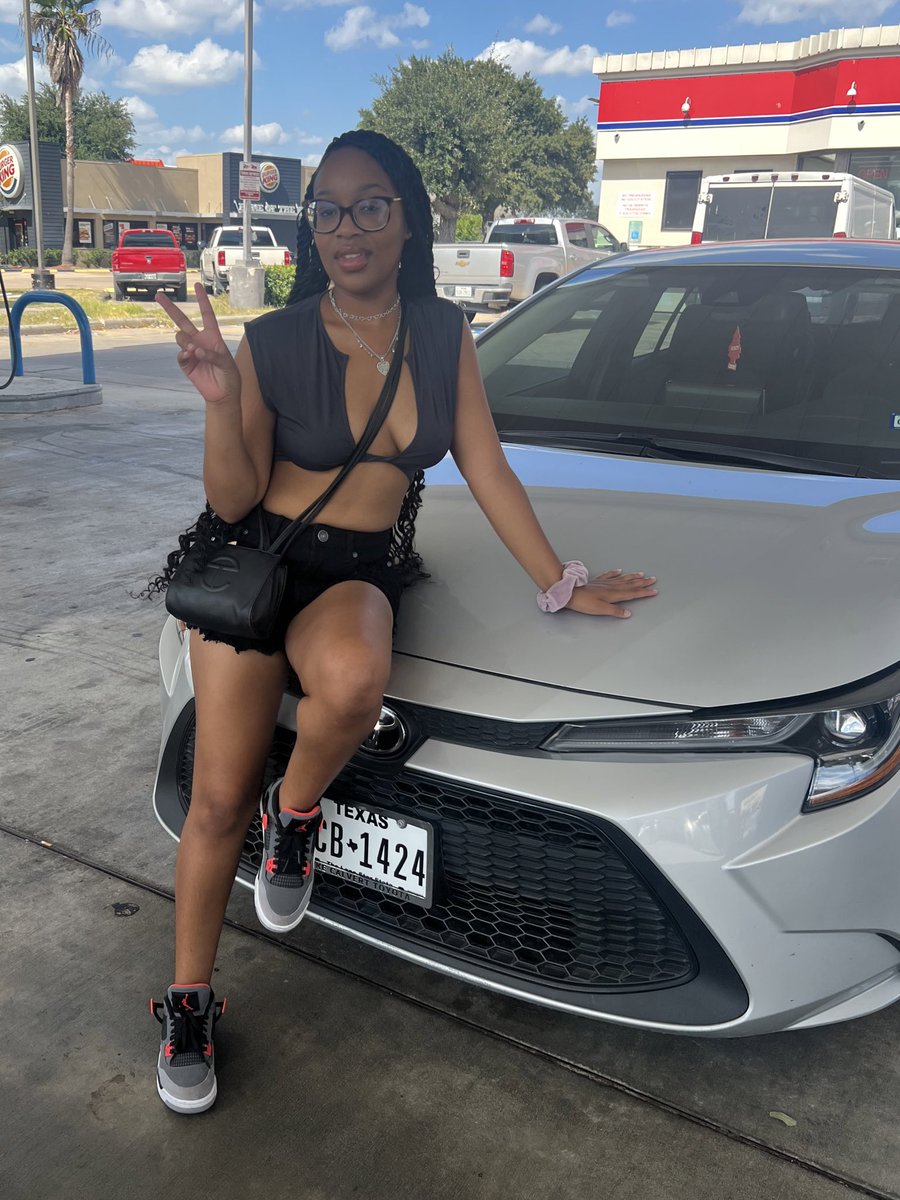 theminiprxncess's tweet photo. youngest going in bitch i make it look EASY 🫦 #happybirthdaytoME 🤩 #DESDAY ♌️ https://t.co/43EIJahxJA