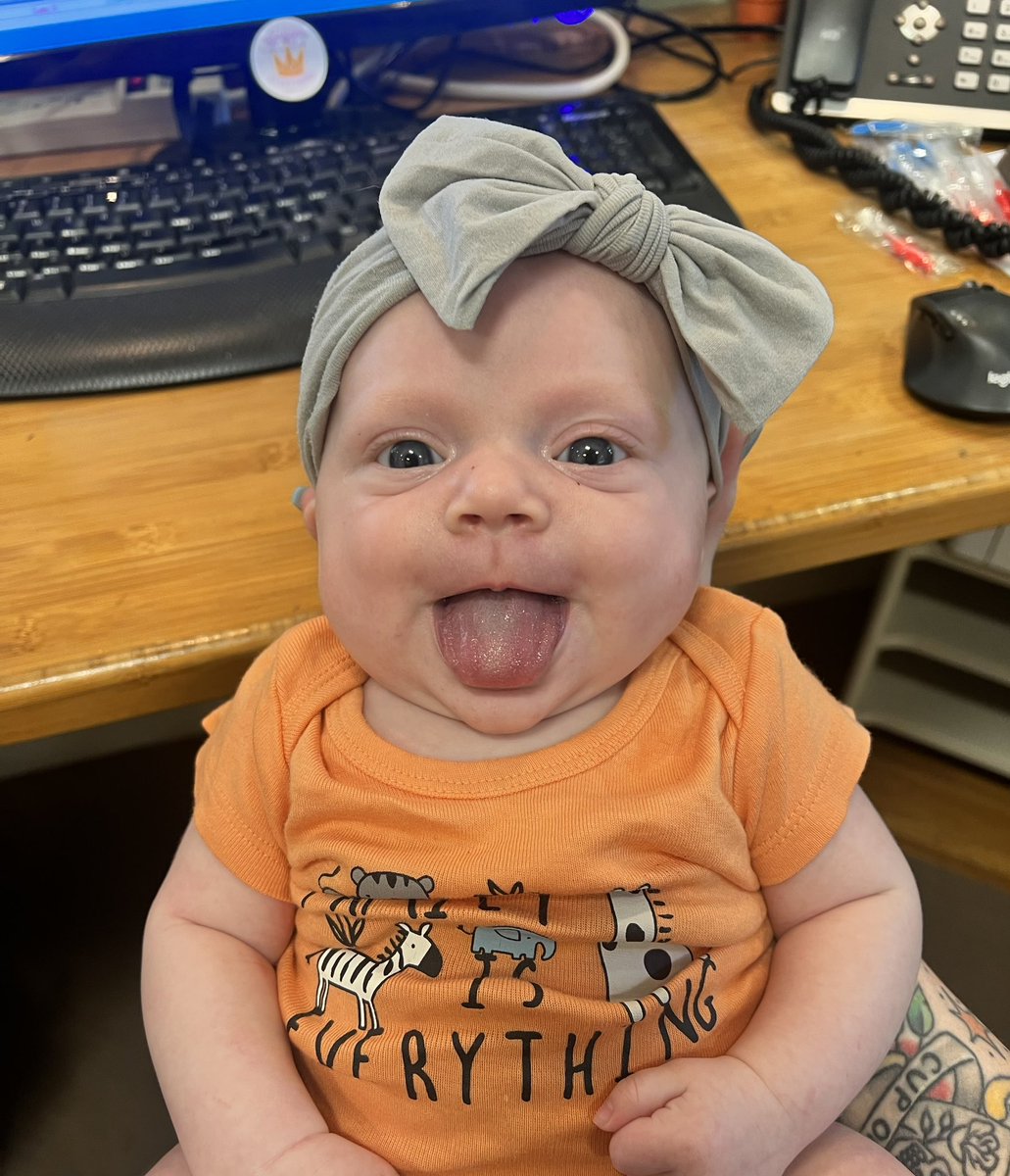 b4ileysilvers's tweet photo. just dropped in to say my niece is the cutest baby ever 🥹 https://t.co/s1BeQQcYc6
