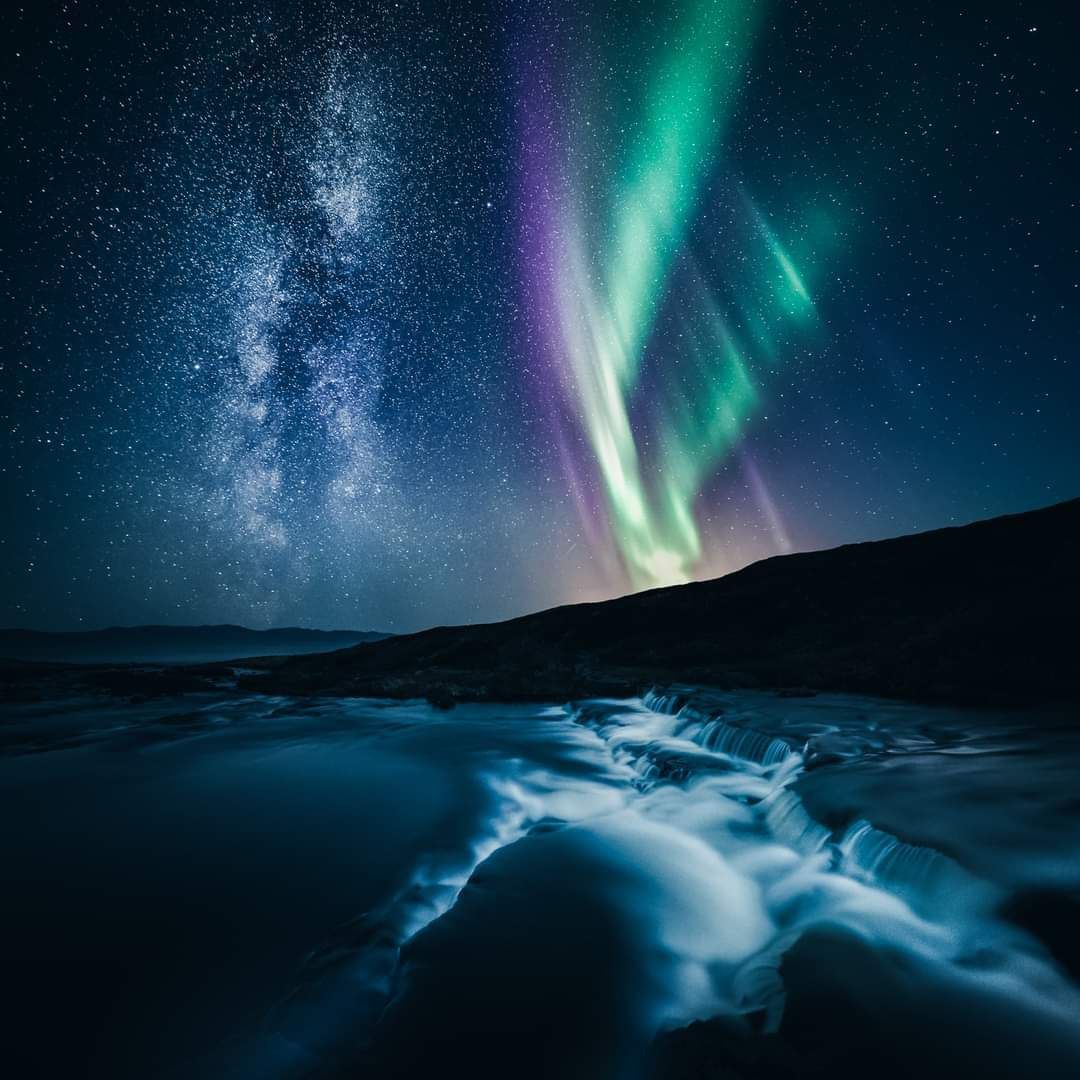 At night, let's enjoy the beauty of the Northern Lights. Sleep well.