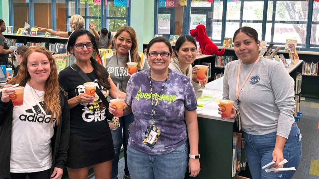 WidenElementary's tweet photo. π Big shoutout to Teapioca Lounge (Southpark Meadows) for their incredible generosity in donating these mouthwatering boba teas to our hardworking staff. Your kindness fuels our spirits and taste buds! π₯€π #ThankYou #TeapiocaLounge #aisdjoy @WeAreAISD https://t.co/28ysG4wQnD