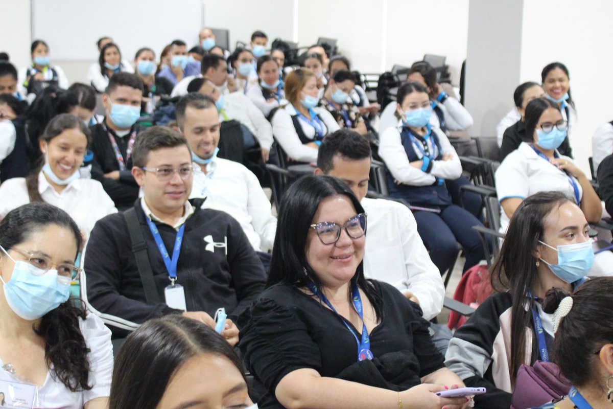 soyjaimeandres's tweet photo. Tenemos un plan de gobierno pensado para que los jóvenes se queden en Bucaramanga: formación para el trabajo, inclusión laboral y oportunidades para estudiar. 

Gracias a #EduFoscal por la invitación para exponer nuestra propuesta de ciudad. 

Para conocer más escríbanme en https://t.co/fqW85CQ6bY