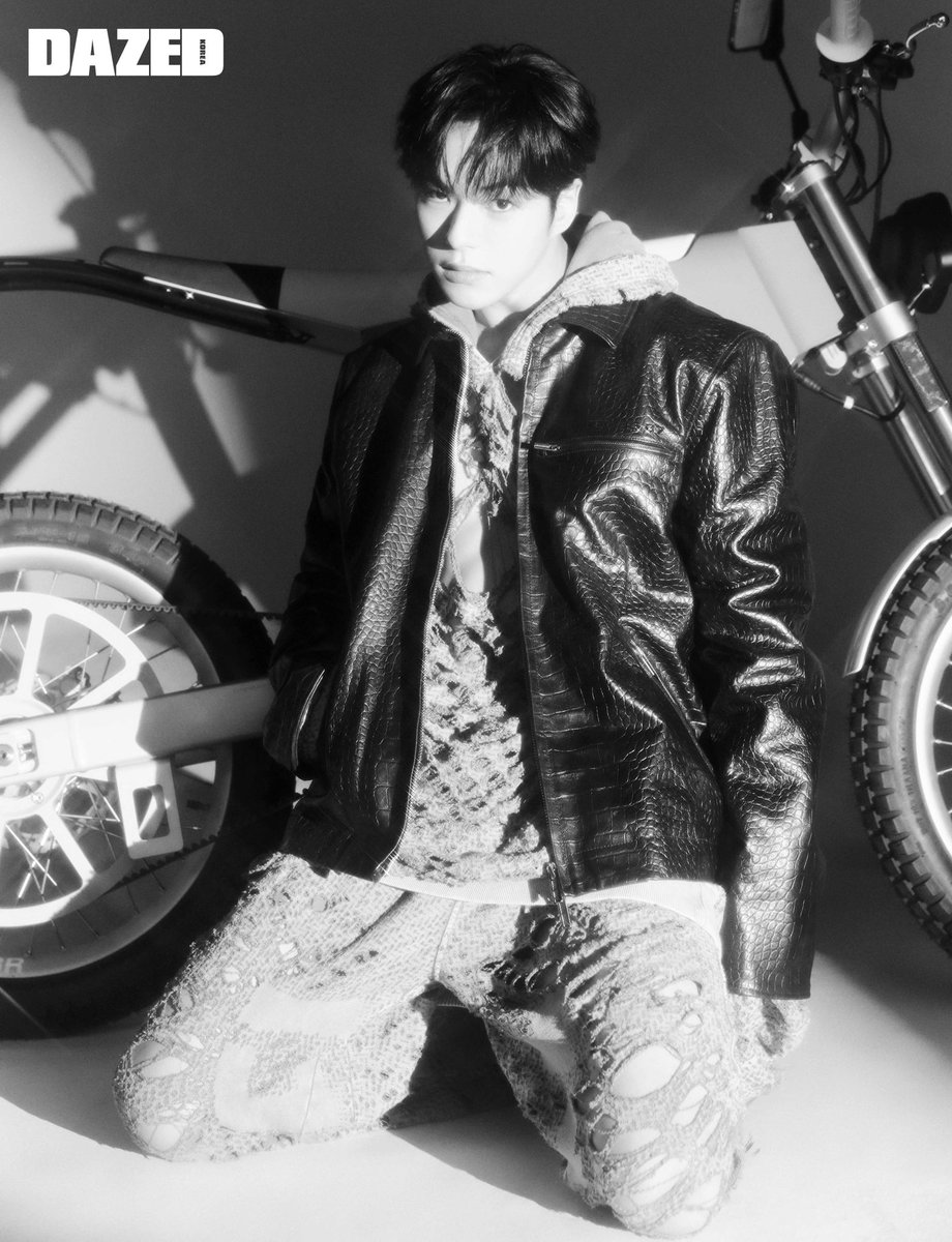 DazedKorea's tweet photo. FIND OUR TREASURE

이미 충분하지만 더 새롭게 빛날 걸 알아.

It's enough already, but we know it'll shine more anew.

#트레저 #TREASURE

더 많은 화보와 기사는 <데이즈드> 폴 에디션에서 만나볼 수 있습니다. https://t.co/IaBciNyTxV