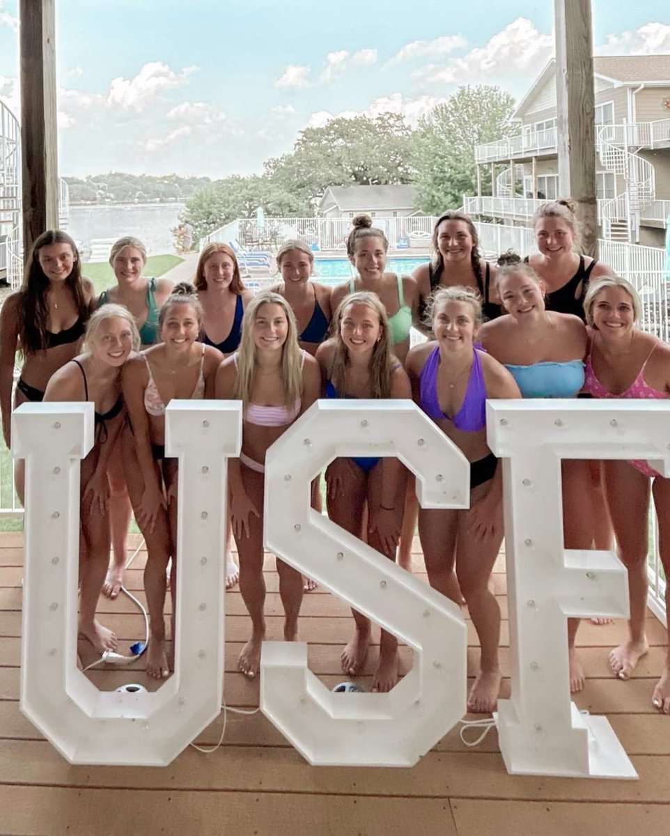 USFCougarsVB's tweet photo. We 💜 lake days! https://t.co/CDkJiCFAdu