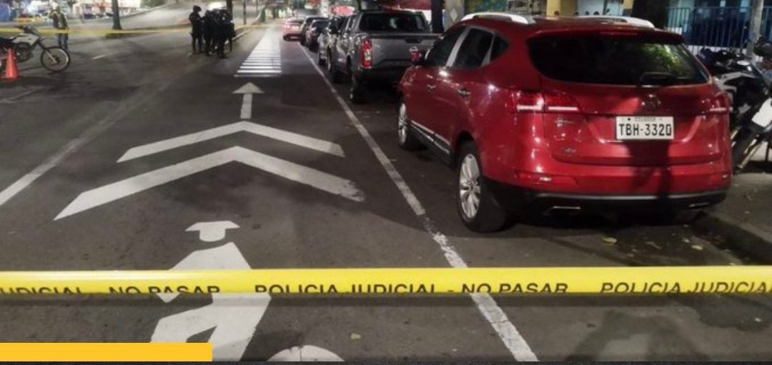 #SOScárcelesEc (@soscarcelesec) on Twitter photo #URGENTE
Asesinan al interior de la Unidad de Flagrancias de la <a href="/FiscaliaEcuador/">Fiscalía Ecuador</a> de Quito, al sospechoso detenido por el sicariato de Fernando Villavicencio. #URGENTE
Asesinan al interior de la Unidad de Flagrancias de la <a href="/FiscaliaEcuador/">Fiscalía Ecuador</a> de Quito, al sospechoso detenido por el sicariato de Fernando Villavicencio.