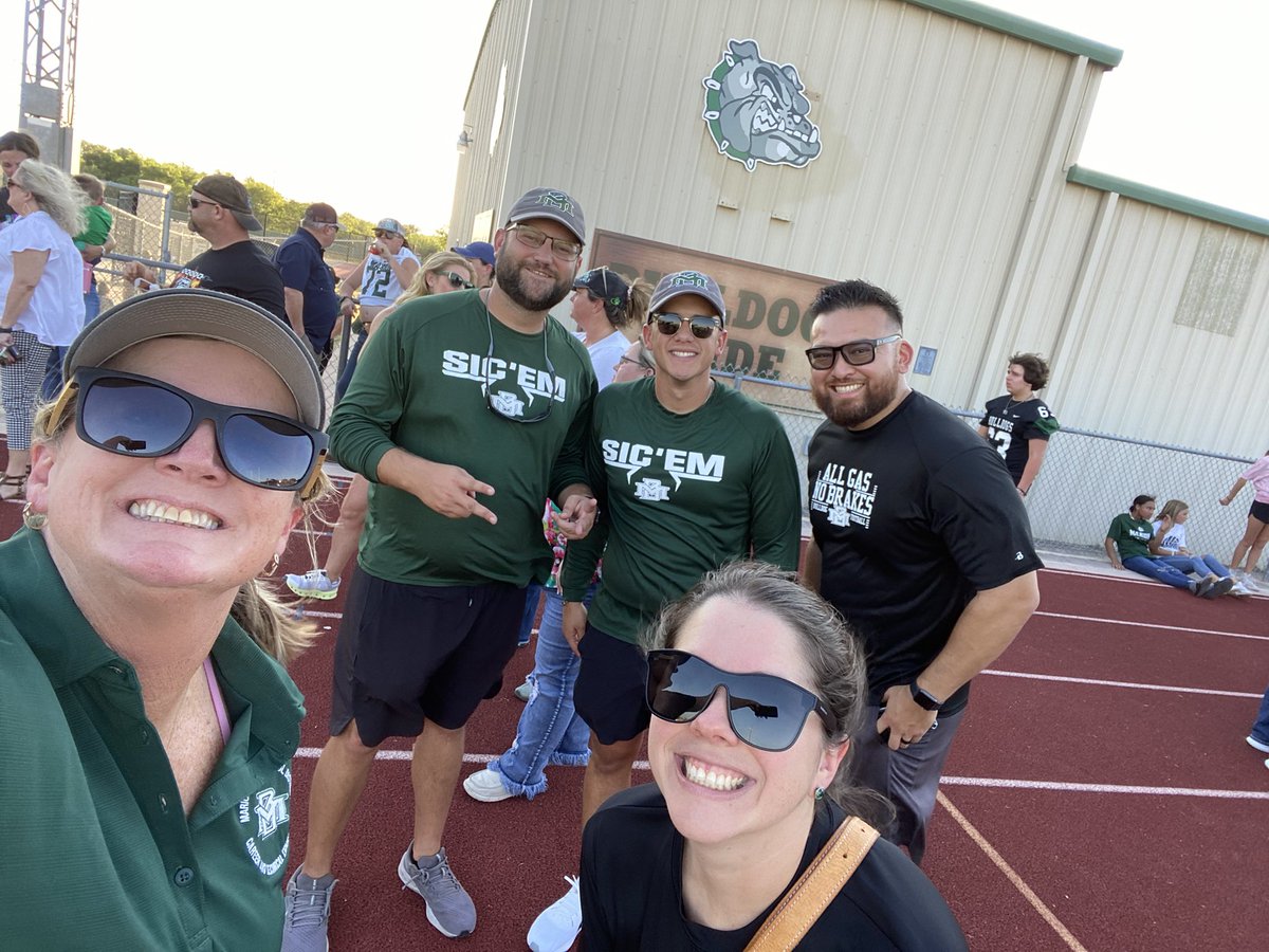 bleedpurple89's tweet image. #spotthedifferences Meet the Bulldogs. 102° in the shade. #bulldogbeat  #bulldogbeatmhs@@Marion_Bulldogs