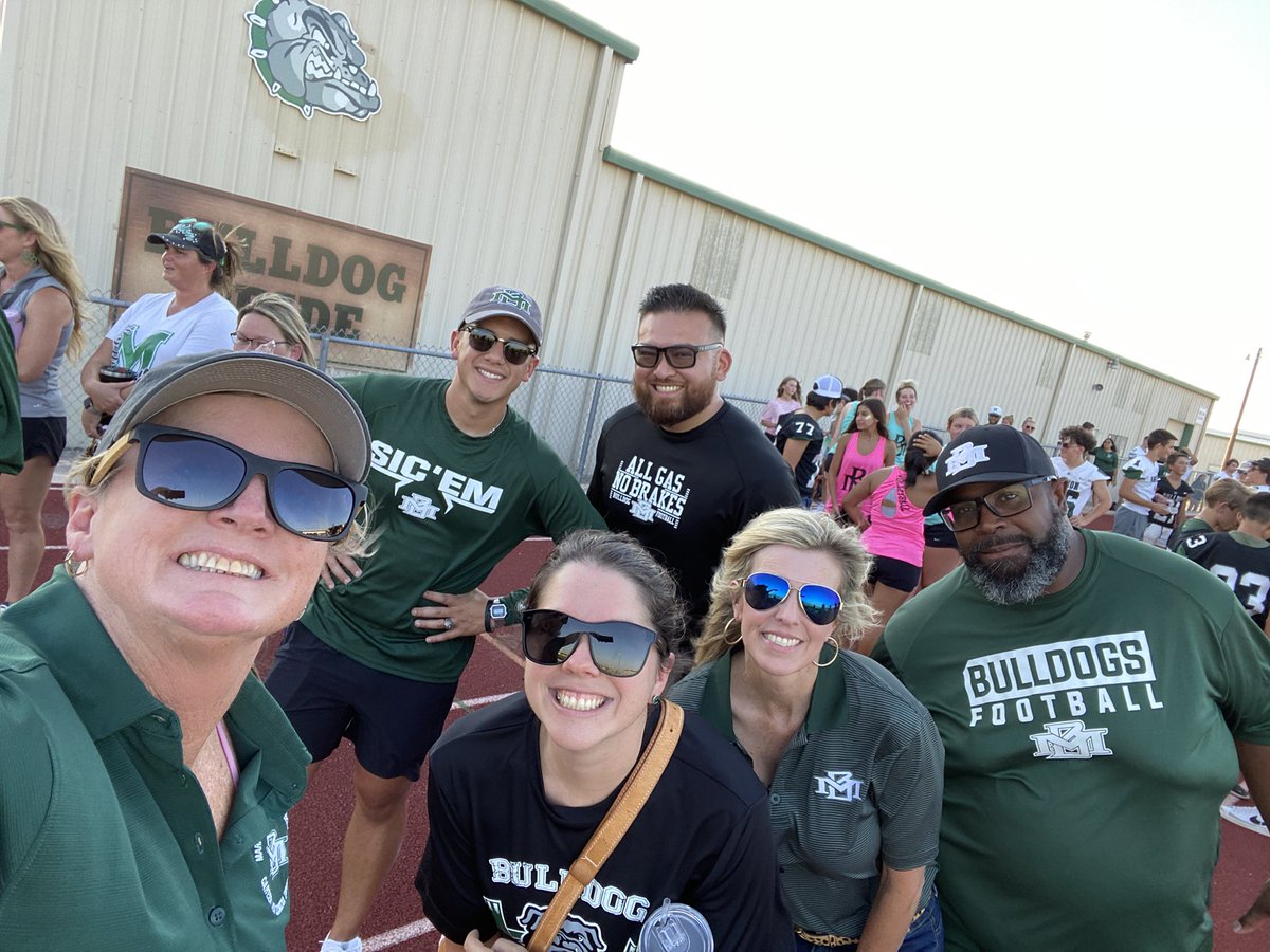 bleedpurple89's tweet image. #spotthedifferences Meet the Bulldogs. 102° in the shade. #bulldogbeat  #bulldogbeatmhs@@Marion_Bulldogs