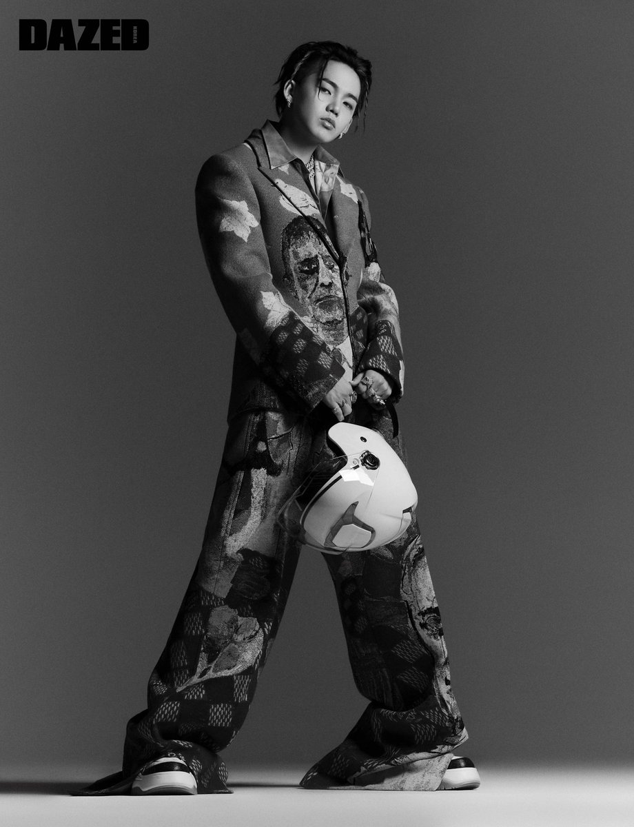 FIND OUR TREASURE

이미 충분하지만 더 새롭게 빛날 걸 알아.

It's enough already, but we know it'll shine more anew.

#트레저 #TREASURE

더 많은 화보와 기사는 <데이즈드> 폴 에디션에서 만나볼 수 있습니다.