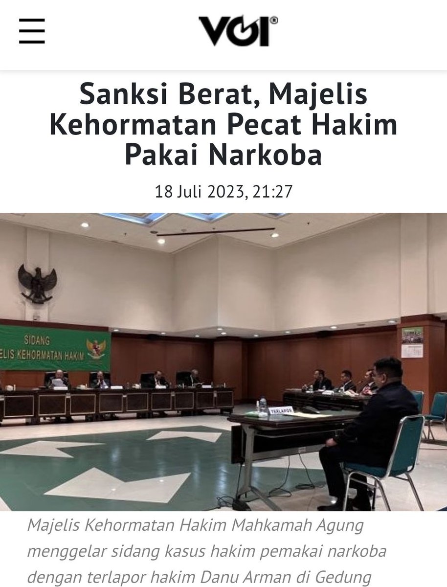 mazzini_gsp's tweet photo. Danu Arman (nyabu dgn bukti 20 gram sabu) itu udah dipecat bulan Juli lalu Om, di sidang dia mewek minta jangan dipecat.
"Saya masih ingin mengabdi kepada nusa, bangsa, dan berkarir sebagai hakim yg bijaksana. Saya benar-benar merasa sedih dan memohon agar masih diberikan kesempatan untuk berkarir sebagai hakim," kata Danu anak dari Hakim Agung Suhadi pemberi diskon hukuman Sambo CS. 
Mantan Hakim, Danu Arman sering berkasus memang seperti merebut istri orang dan di bulan Mei 2022 ketangkap kasus sabu walau ngaret gak jelas kasusnya, barulah di Juni 2023 dipecat. 
https://t.co/L0XHO9LChN