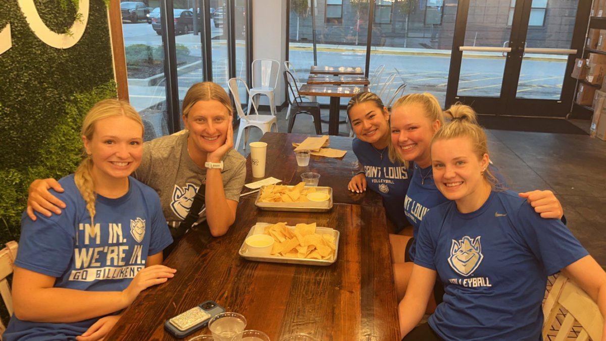 Coach_Beaty's tweet photo. First positional dinner was a blast!!

Where did the setters pick? Seoul Taco for the win 😎 

From quoting The Office, to Addie’s “Living with Kate” videos, and Abby and Addy’s Washington adventures… we laughed the WHOLE time! Love our blue crew 💙 #CTM https://t.co/qbdMELKOmr