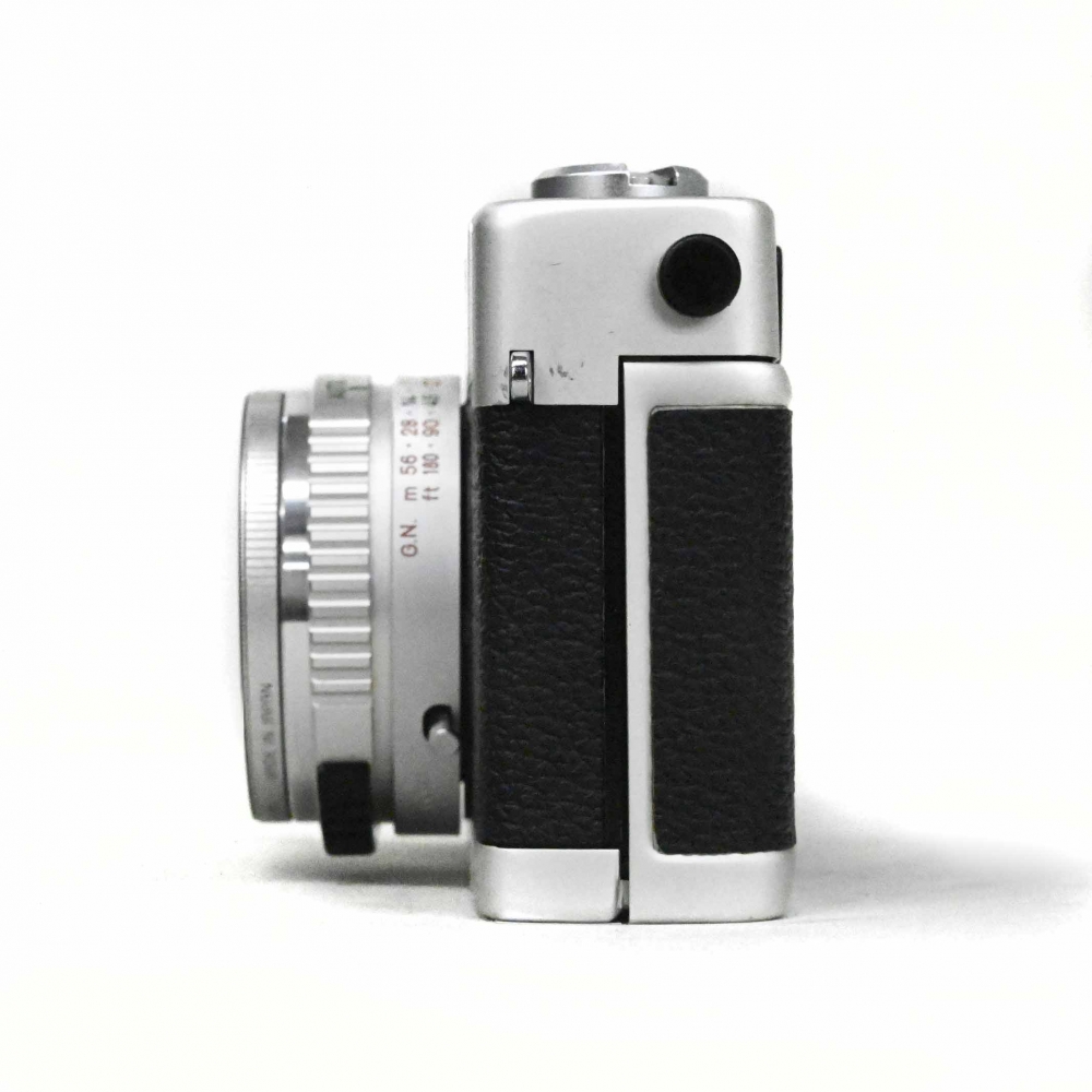 champcamera's tweet photo. #KONICA C35 Flash Matic (整備済) ¥22,000 by #港北ニュータウン 店
#ジャーニーコニカ の愛称で親しまれたC35。HEXANON 38/2.8の素晴らしい描写で軽快にスナップ撮影をお楽しみいただけます。こちらオーバーホール済みなので安心してご使用いただけます。
#C35FlashMatic
https://t.co/HNfbAUZcid https://t.co/vjNmFkYbv0
