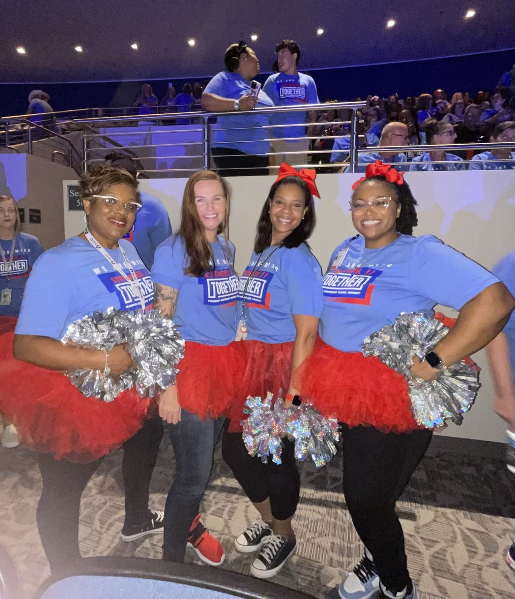 ShaKendraAllen's tweet photo. @mansfieldisd Convocation! #MISDReady #PrincipalAllen is always up for a theme! @shepardmustangs #TheDSLAWay
#StrongerTogether https://t.co/B6s33y5rtd