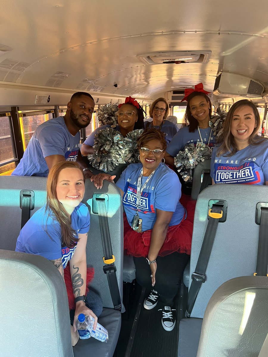 ShaKendraAllen's tweet photo. @mansfieldisd Convocation! #MISDReady #PrincipalAllen is always up for a theme! @shepardmustangs #TheDSLAWay
#StrongerTogether https://t.co/B6s33y5rtd