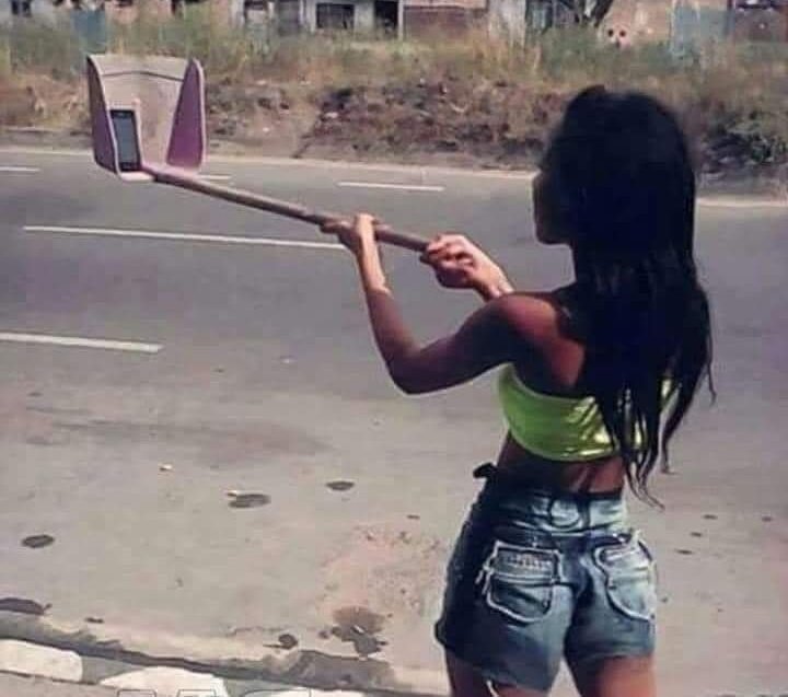 Cuando ya no te alcanza para el bastón de selfies. 🤭🤭🤭